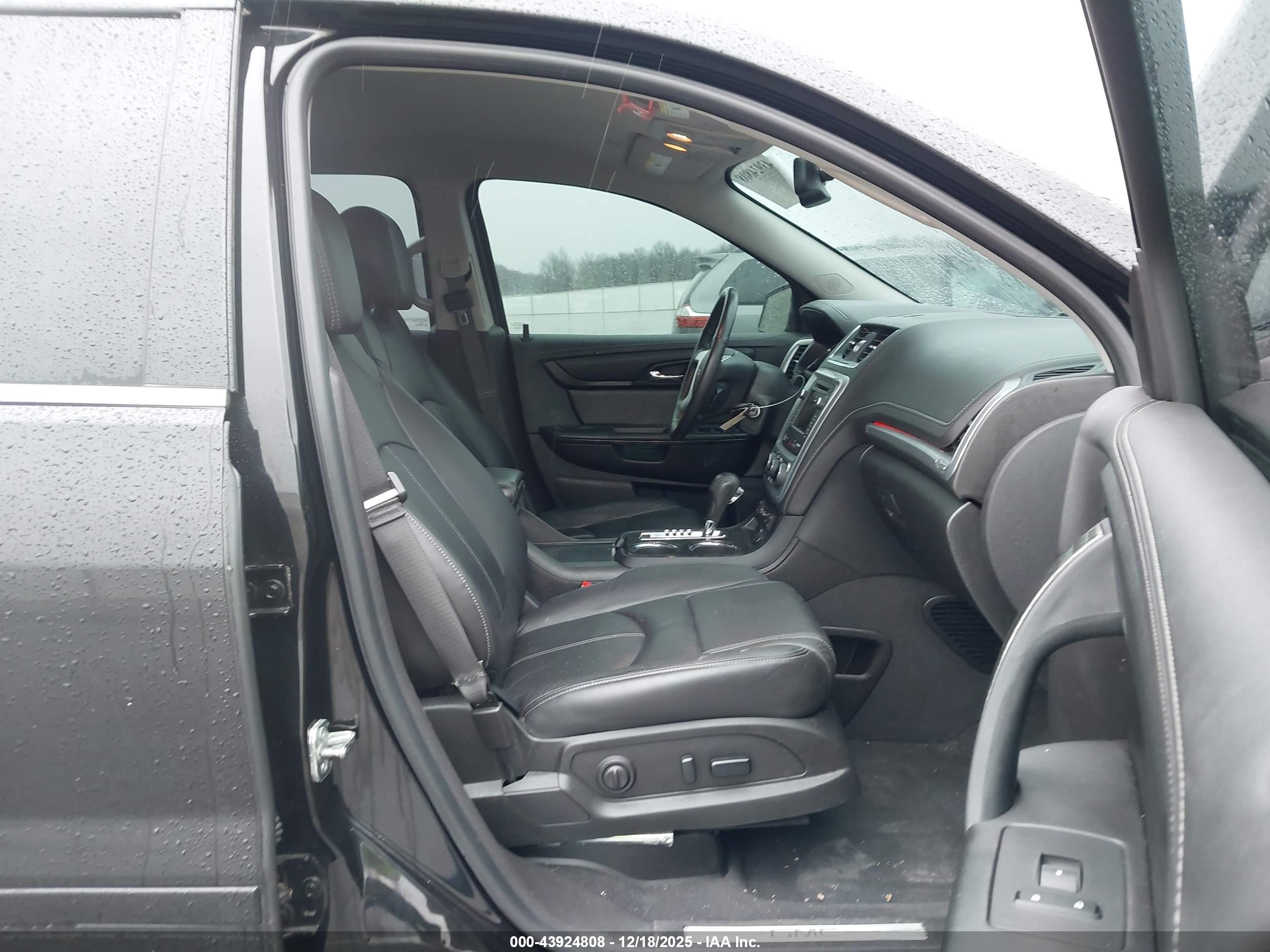GMC ACADIA image 5
