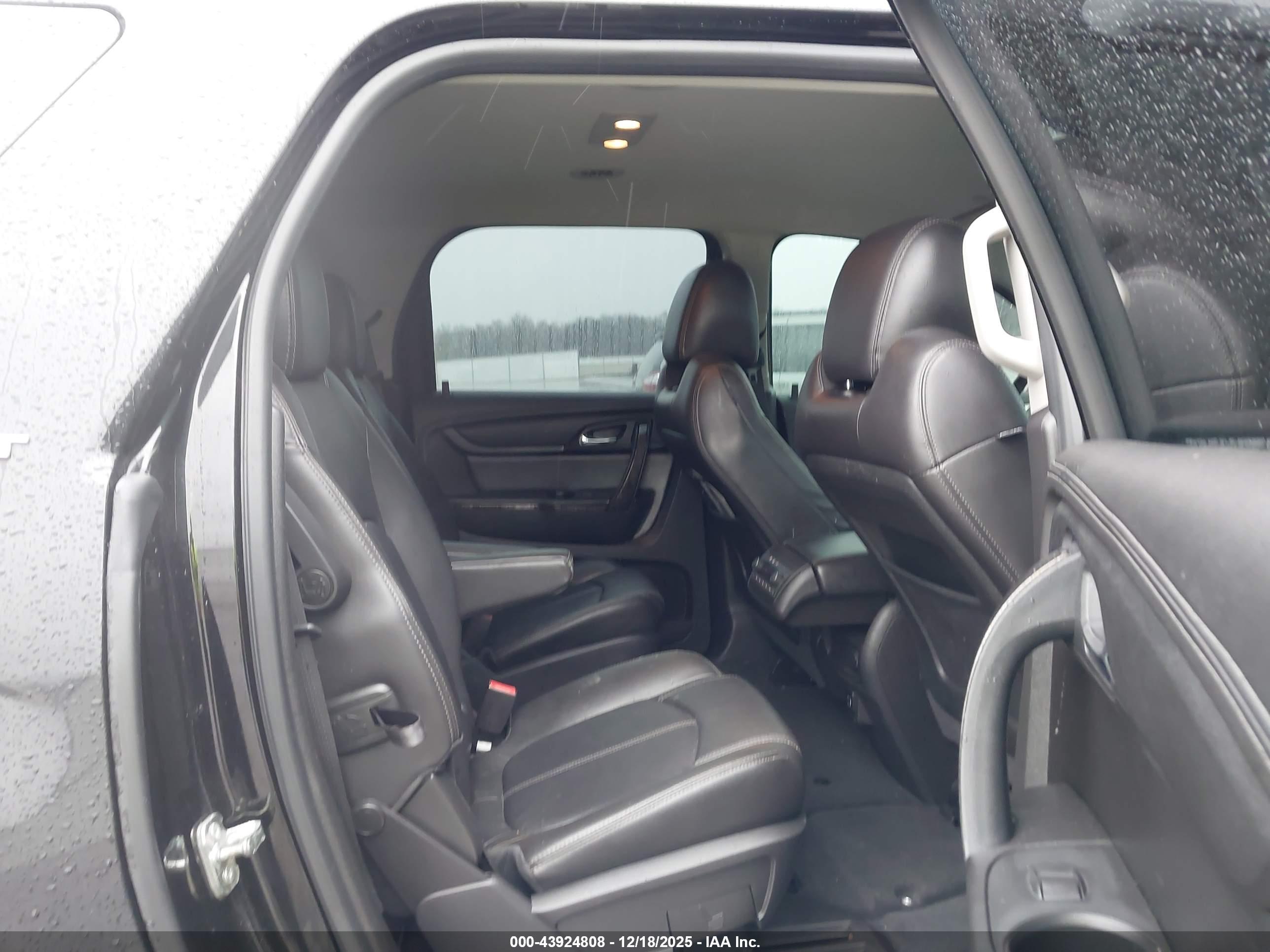 GMC ACADIA image 8