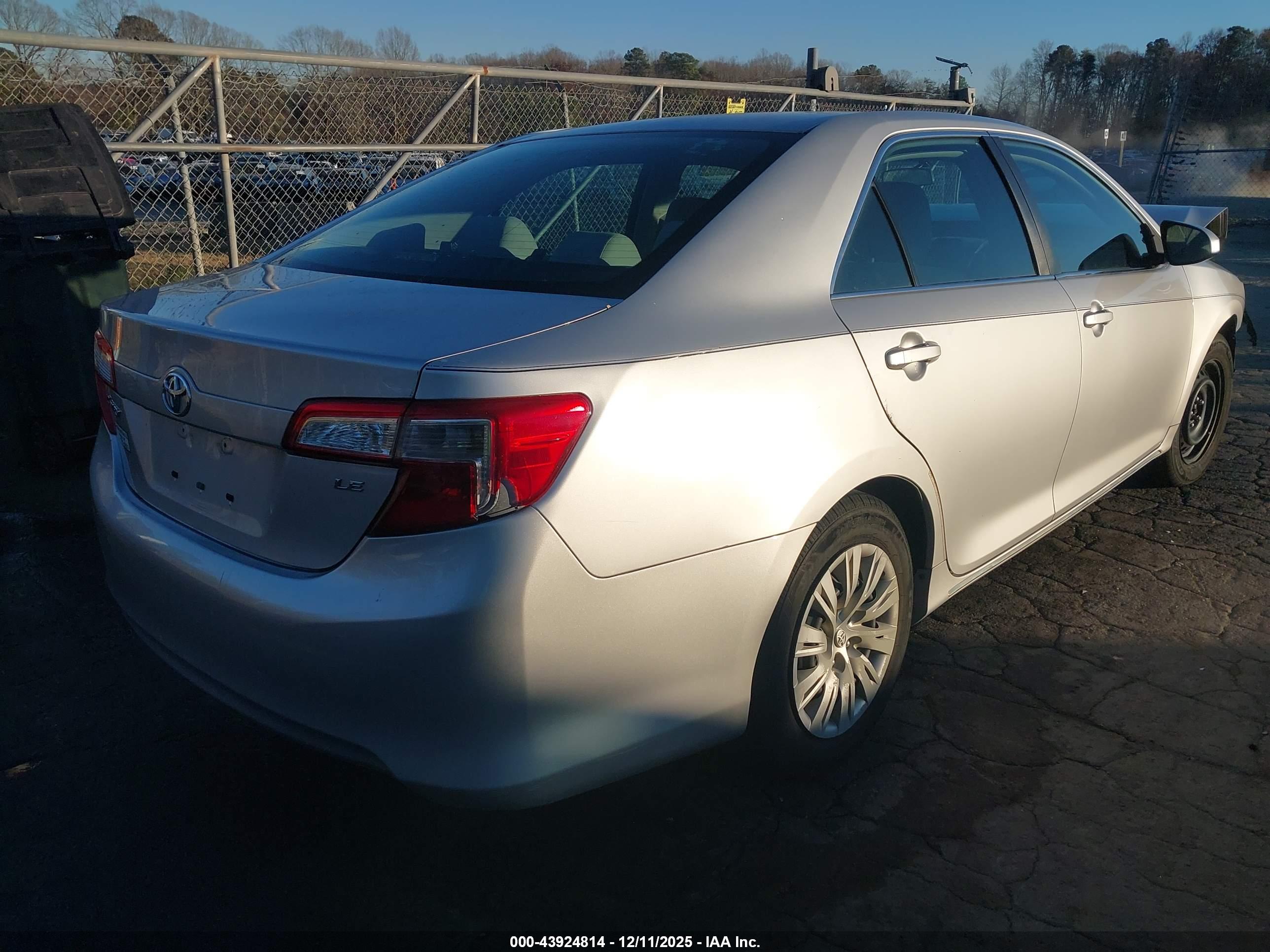 TOYOTA CAMRY image 4