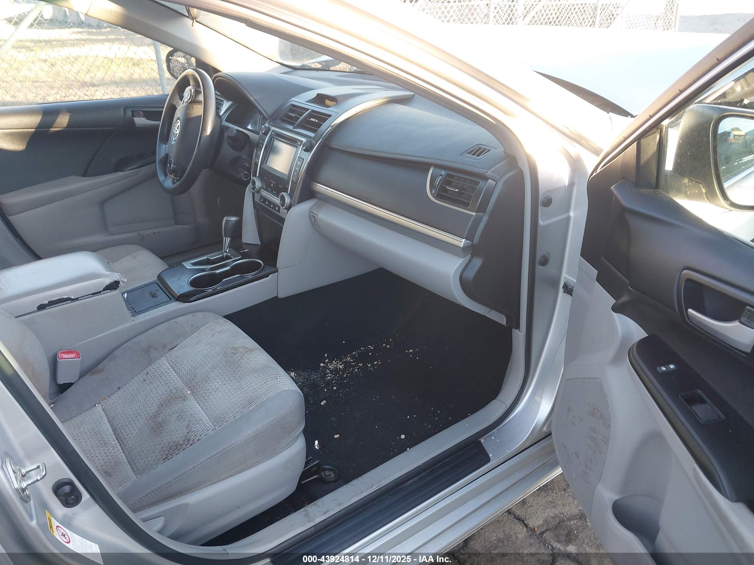 TOYOTA CAMRY image 5