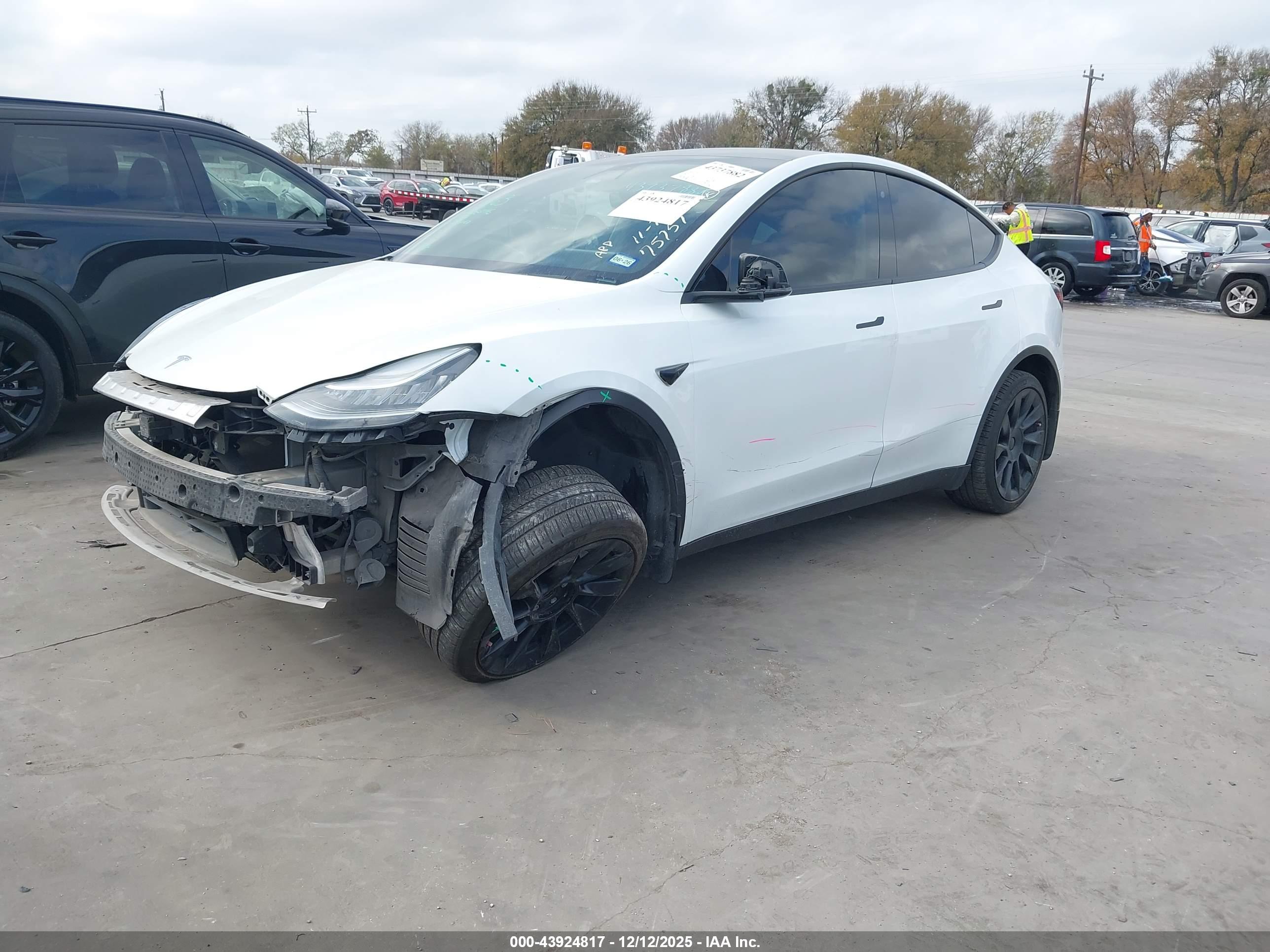TESLA MODEL image 2