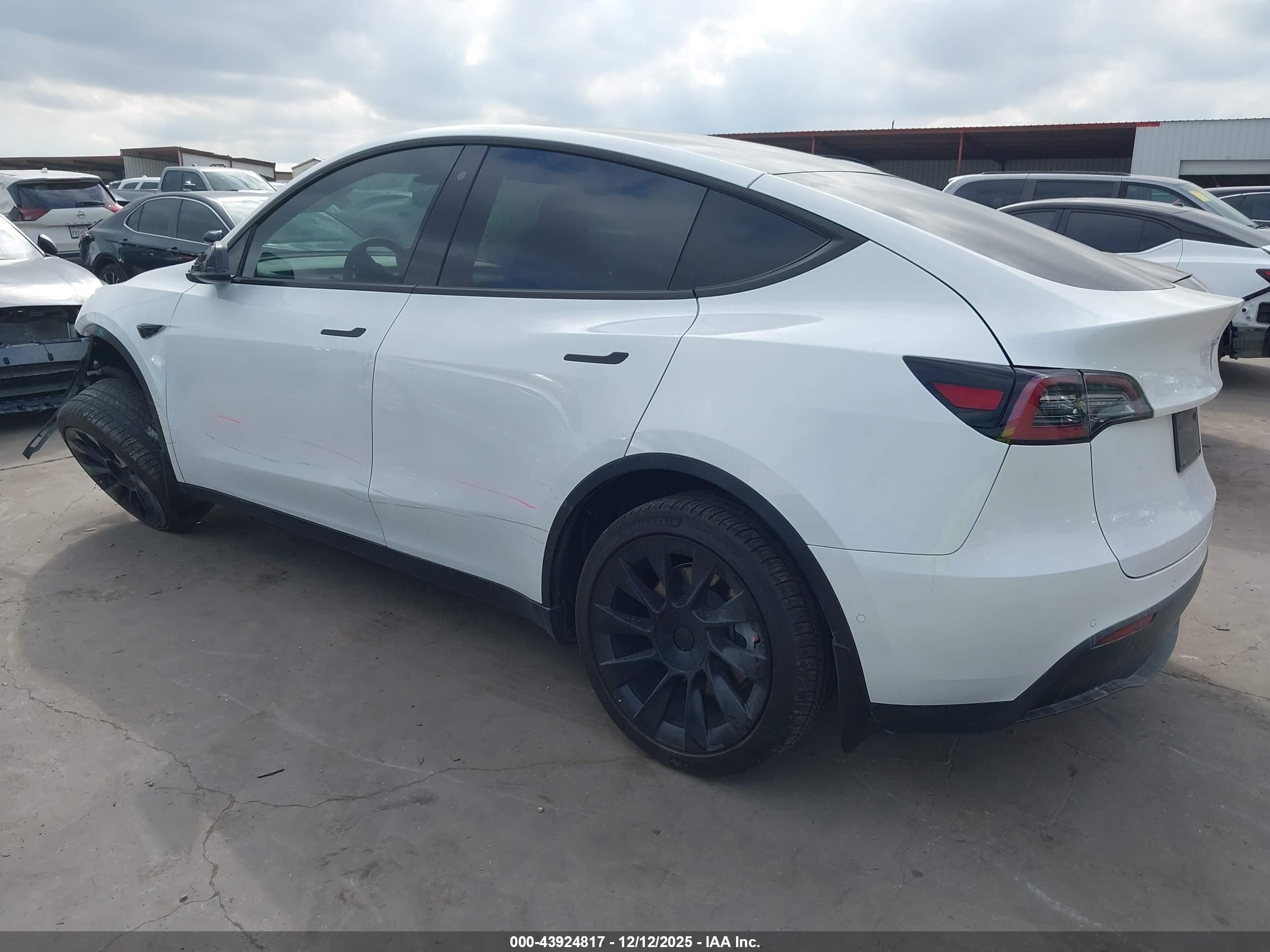 TESLA MODEL image 3