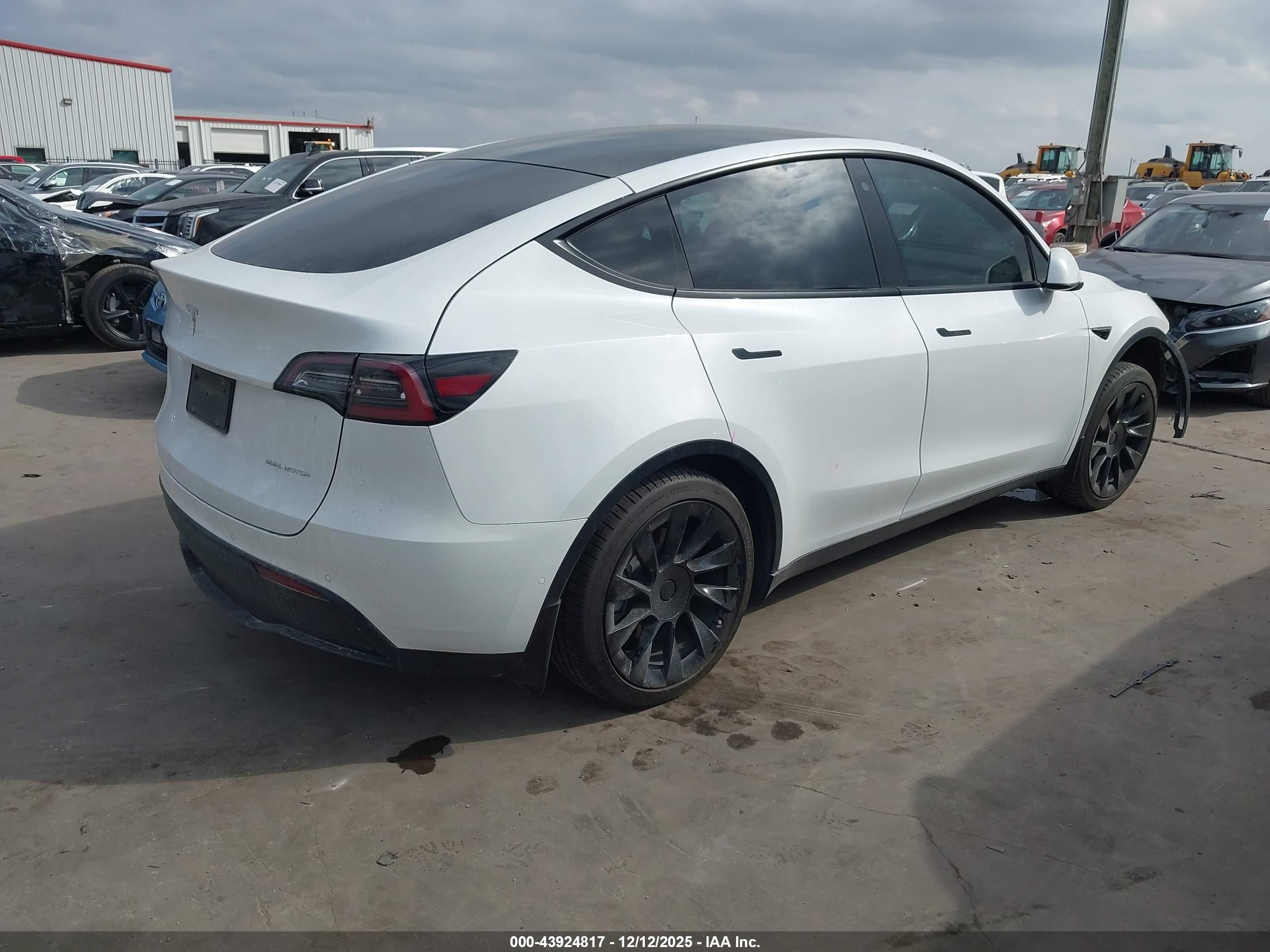 TESLA MODEL image 4