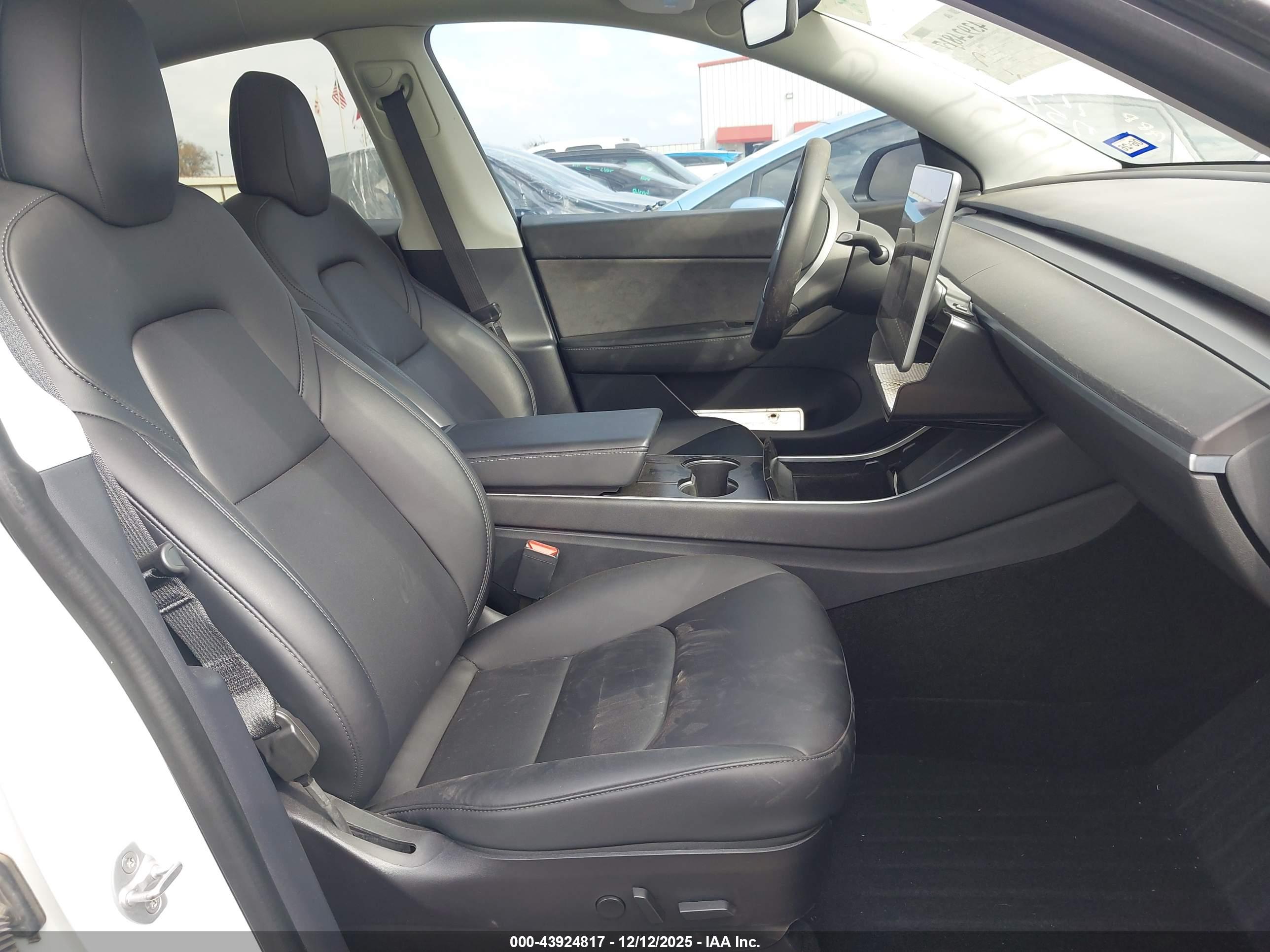 TESLA MODEL image 5