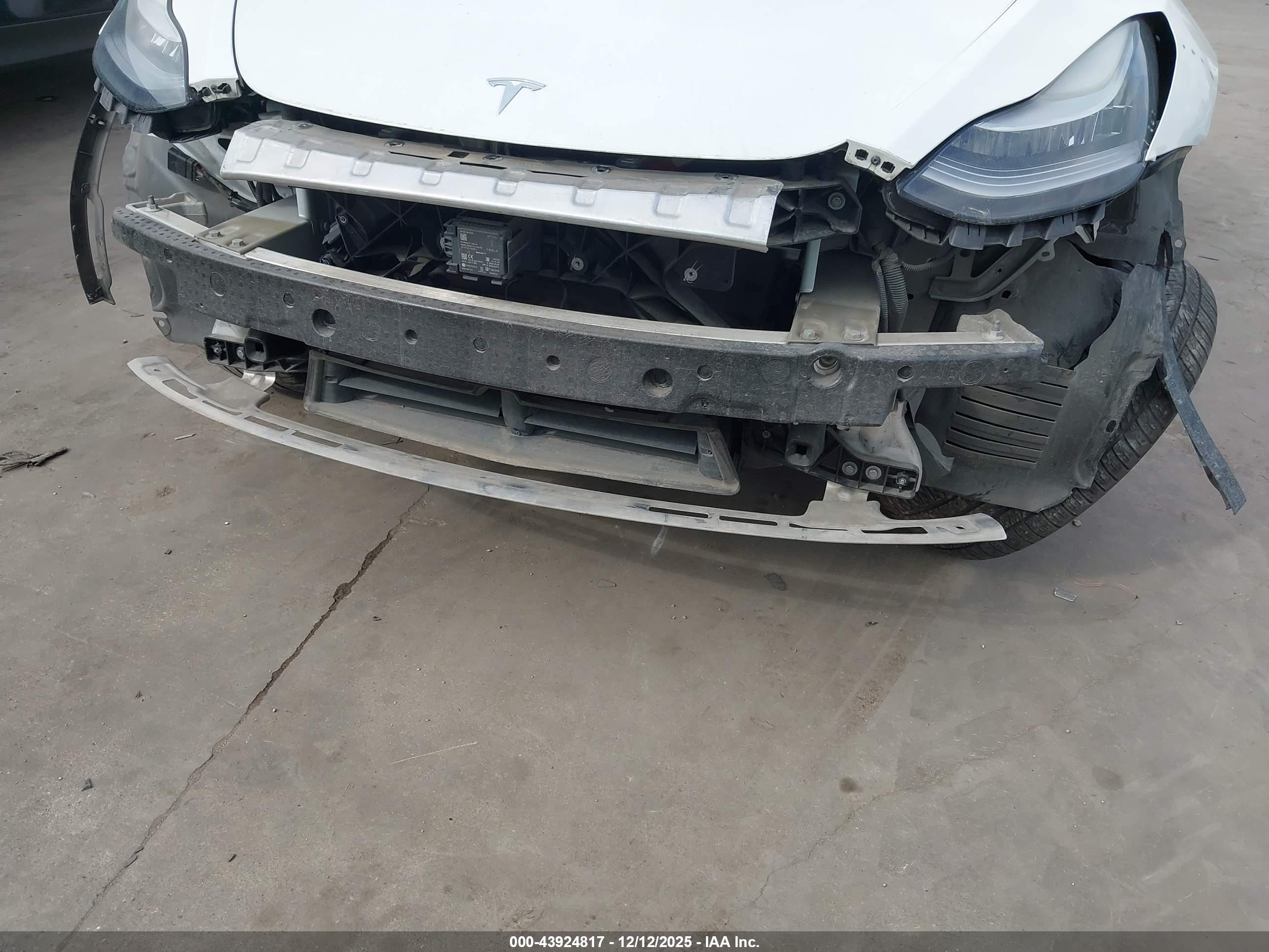 TESLA MODEL image 6