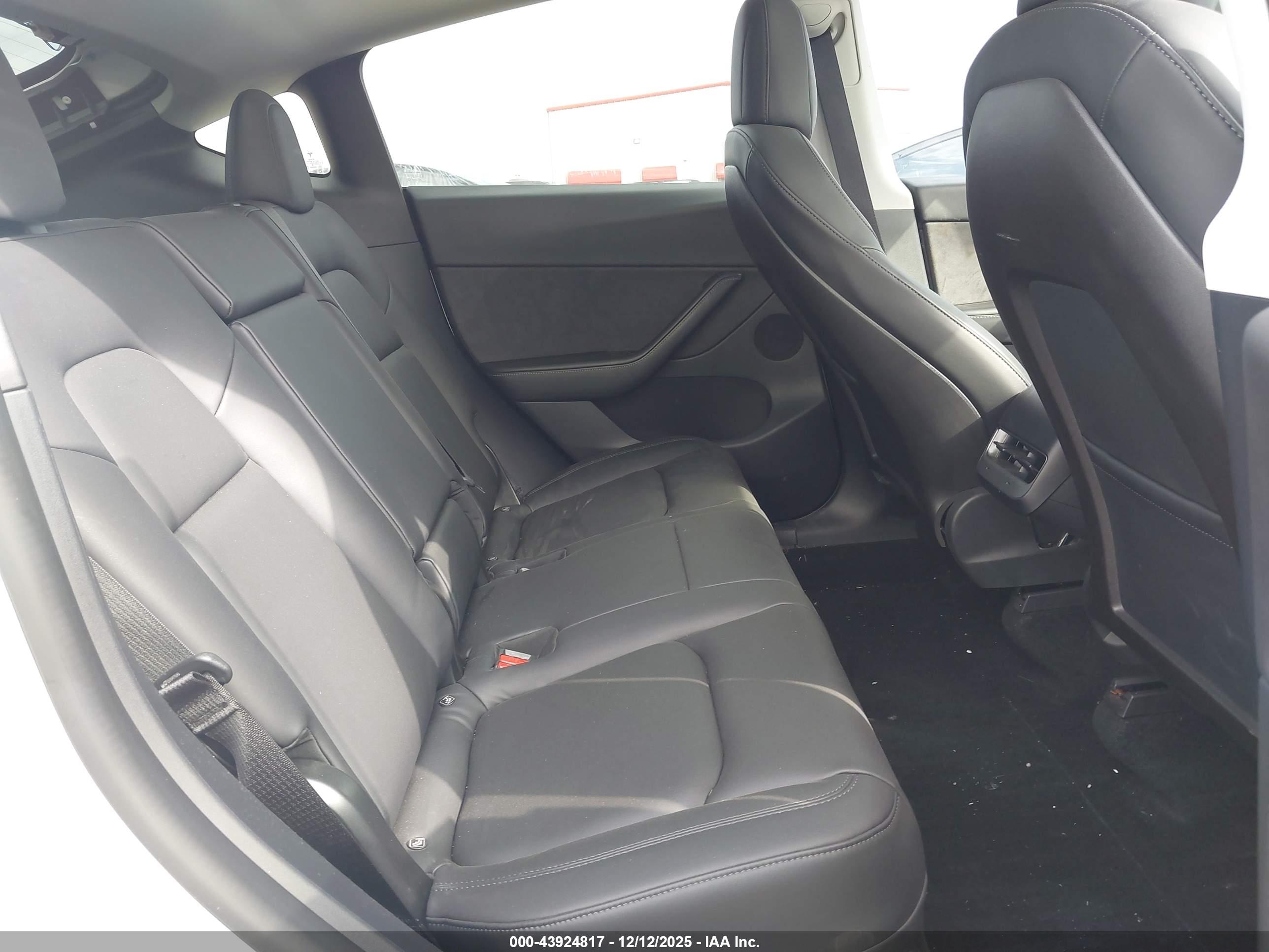 TESLA MODEL image 8