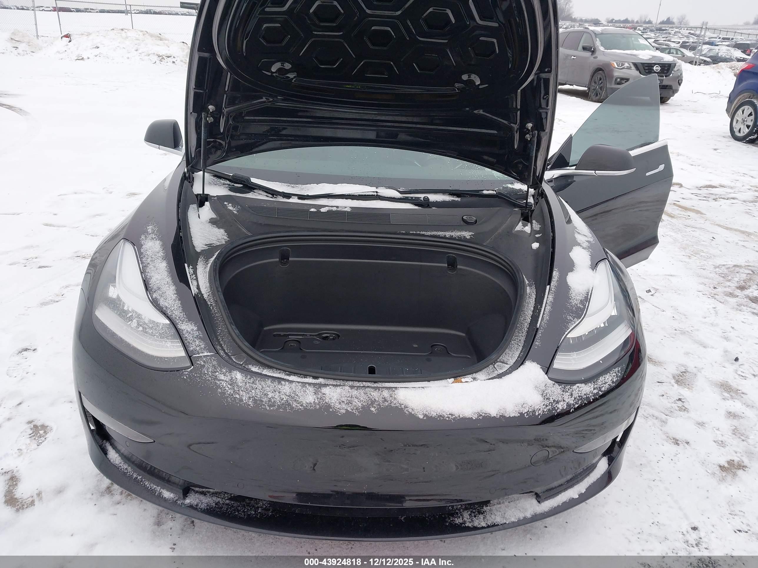 TESLA MODEL image 10