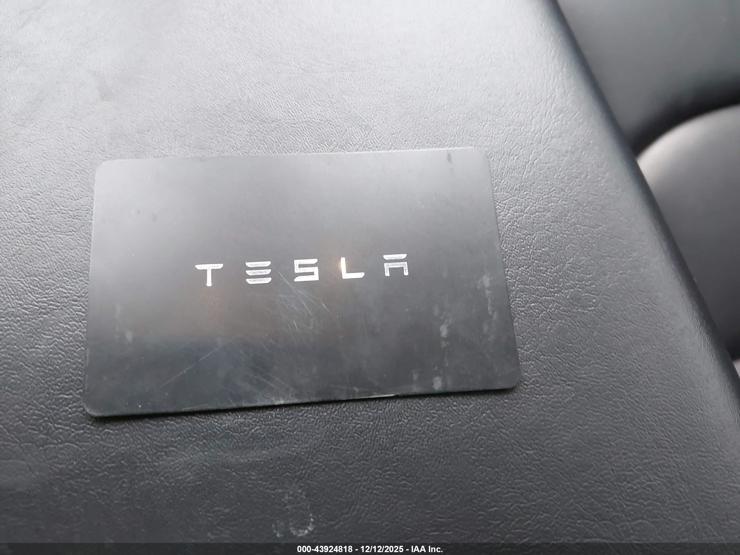 TESLA MODEL image 11