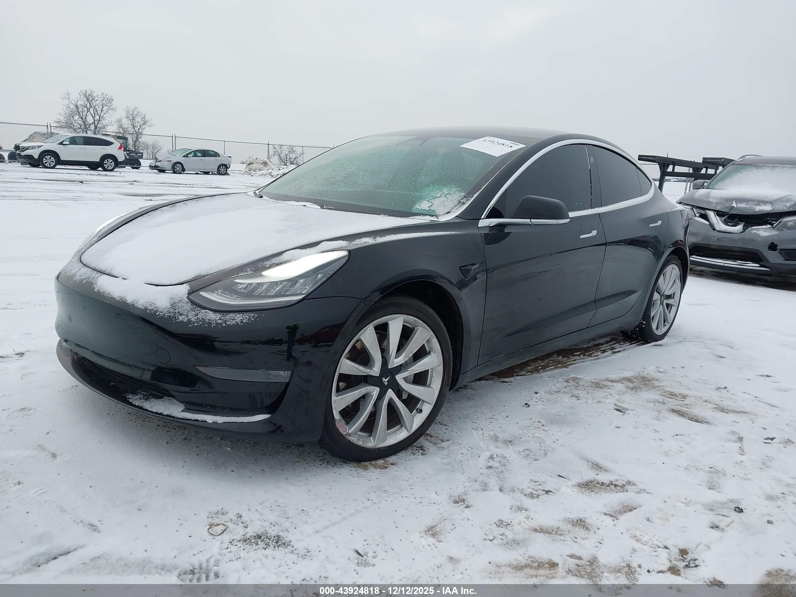 TESLA MODEL image 2