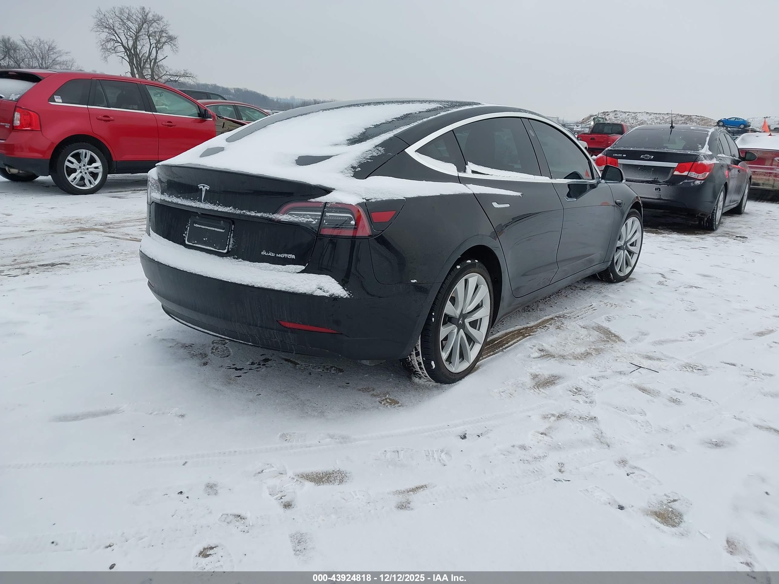 TESLA MODEL image 4