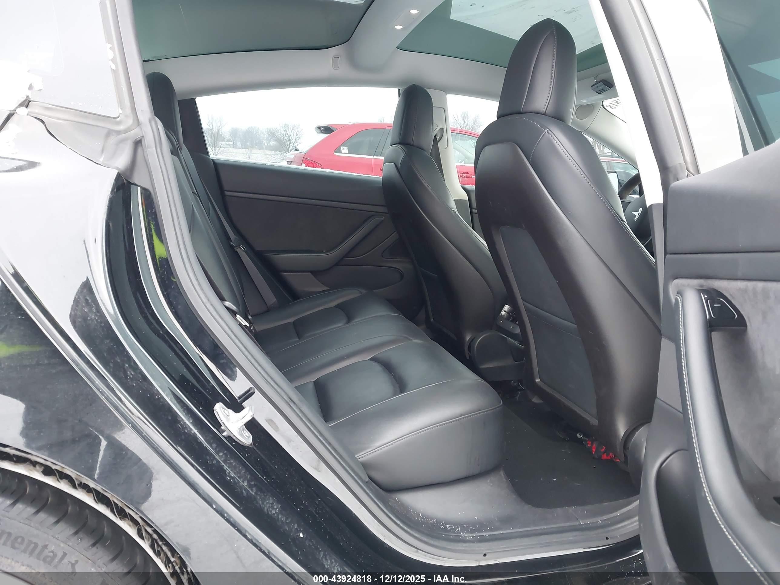 TESLA MODEL image 8