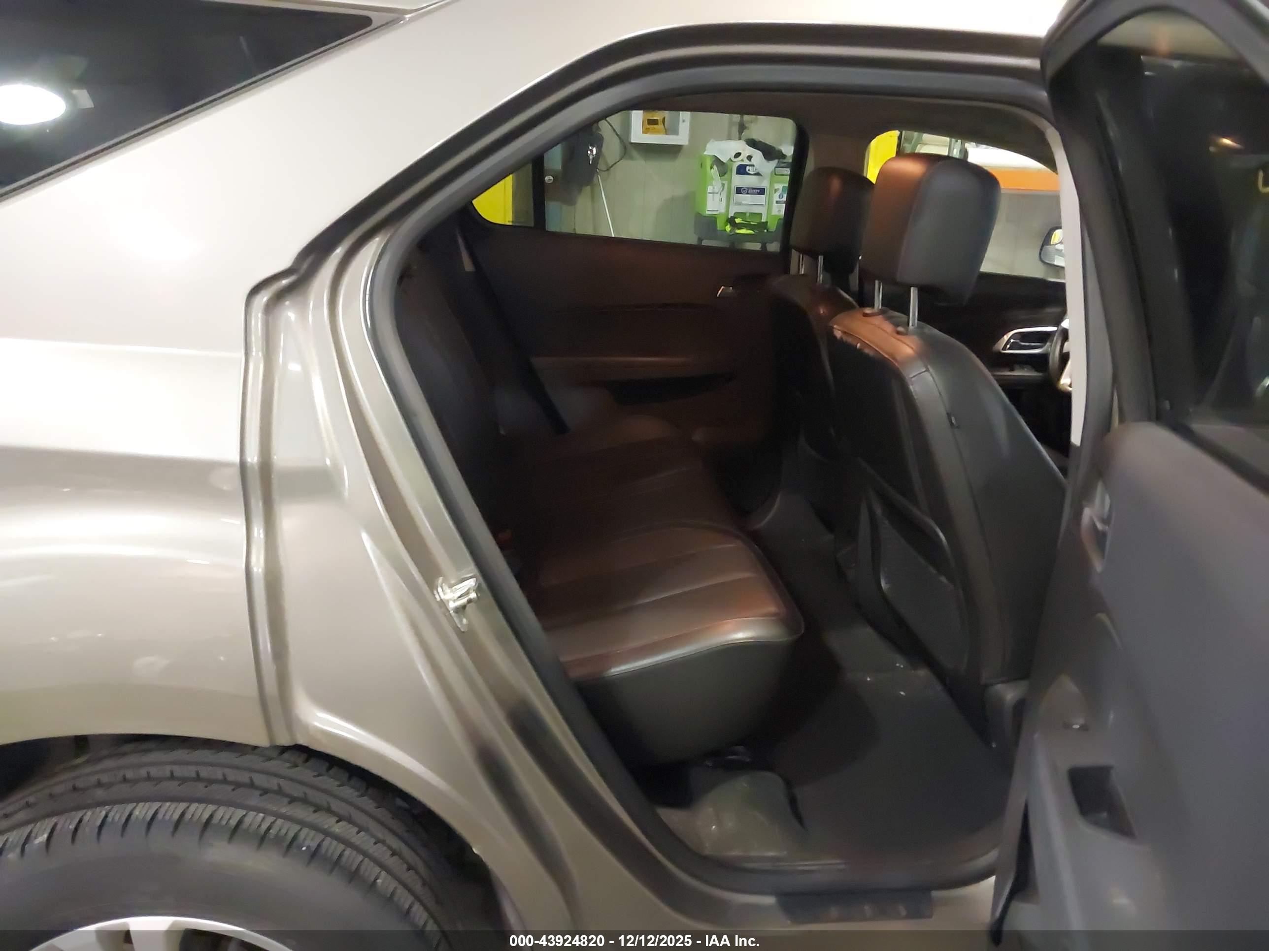 CHEVROLET EQUINOX image 8