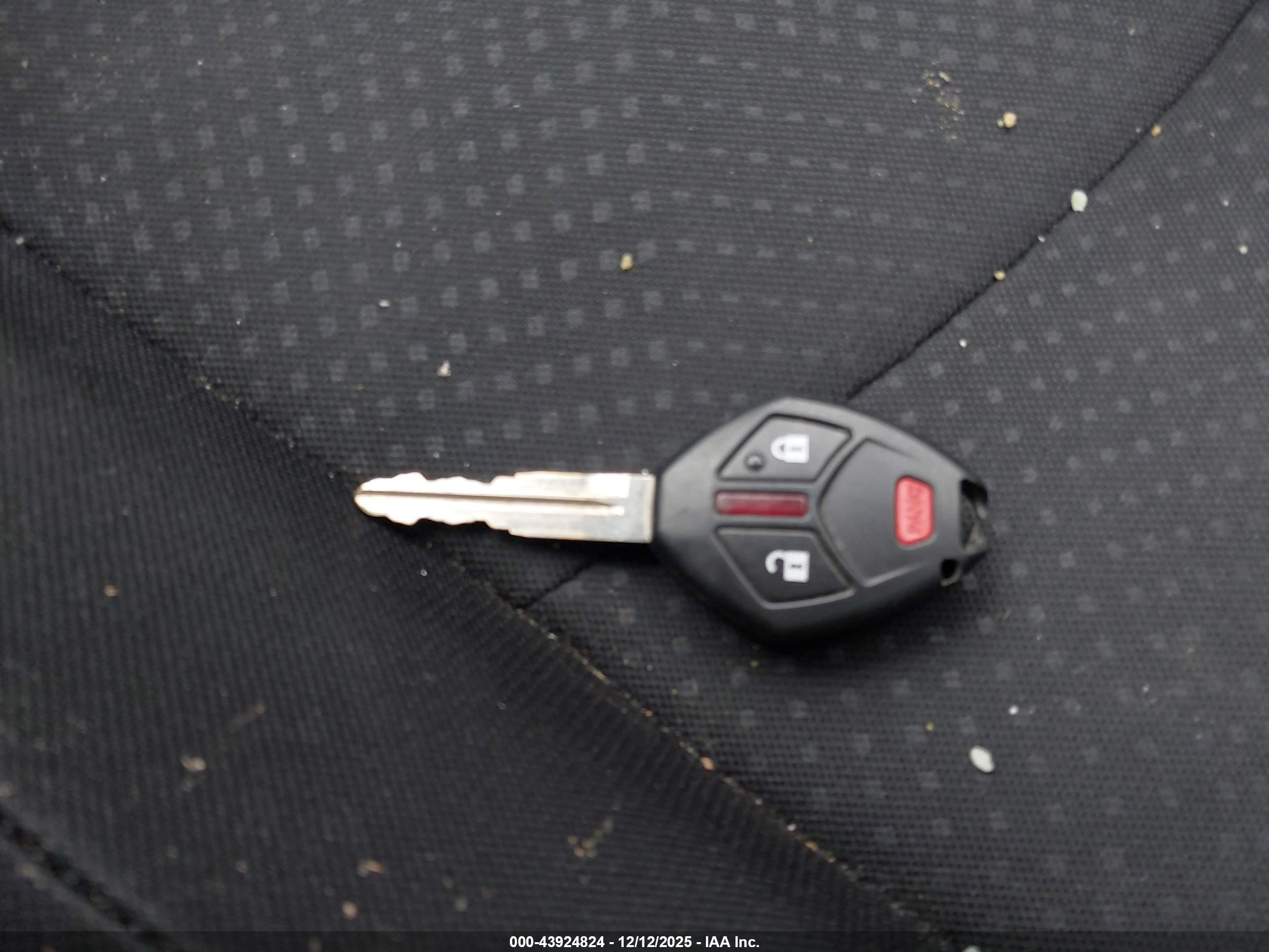 MITSUBISHI OUTLANDER image 11