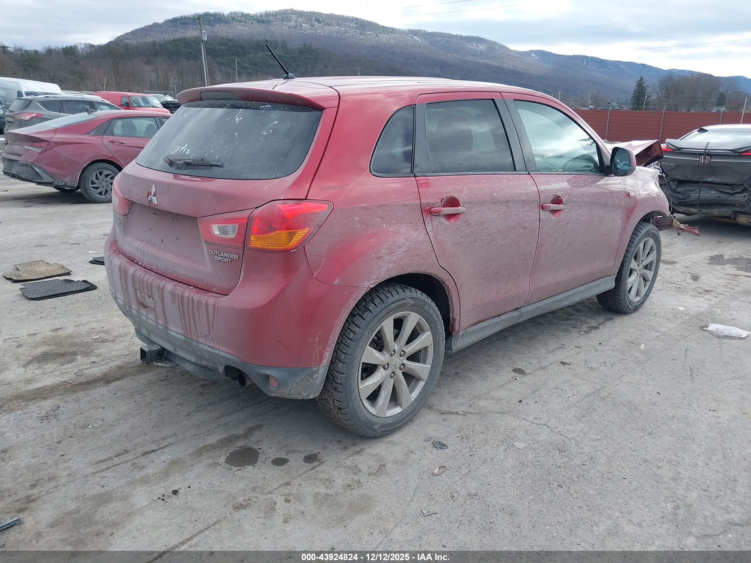MITSUBISHI OUTLANDER image 4