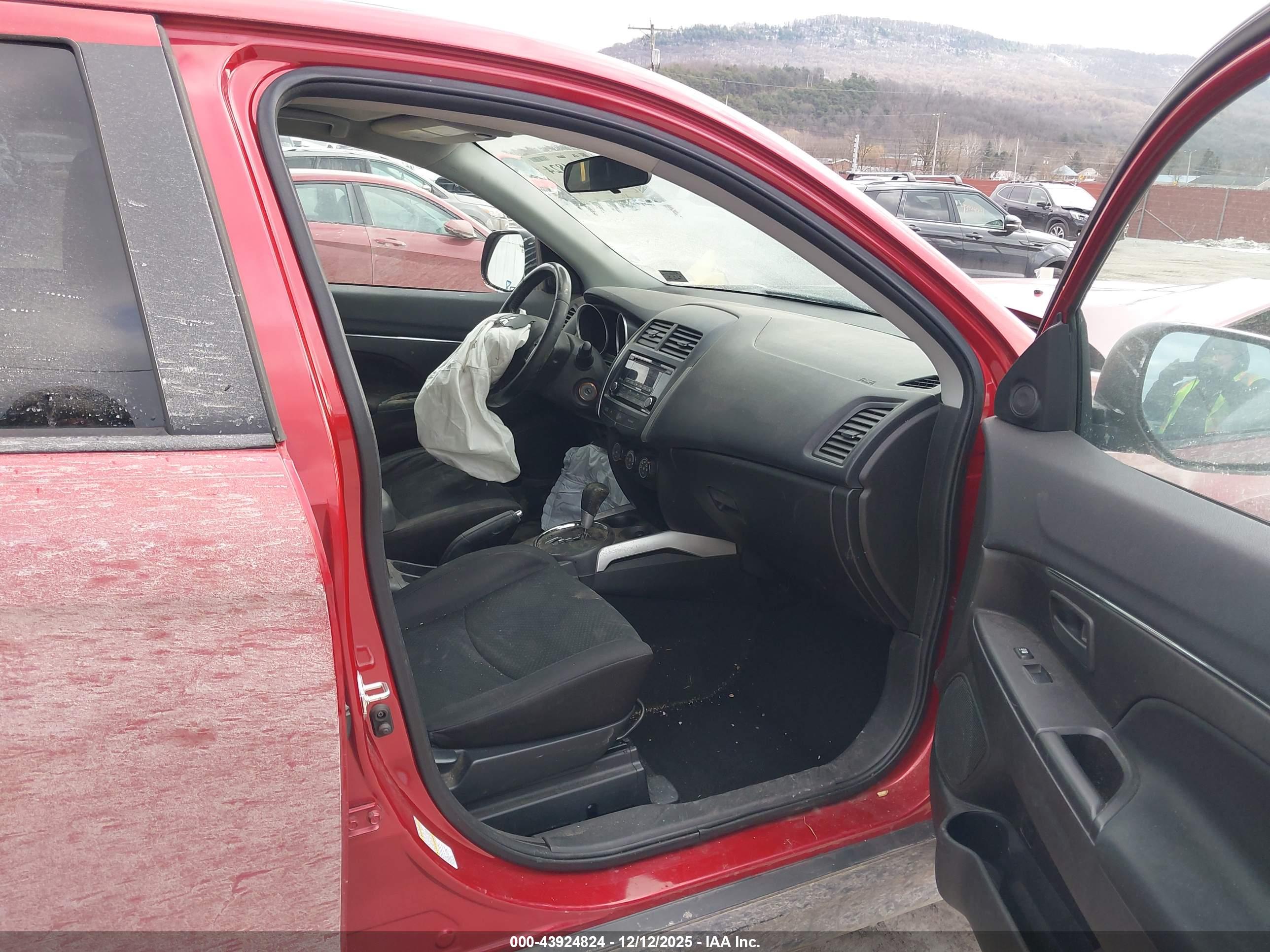 MITSUBISHI OUTLANDER image 5