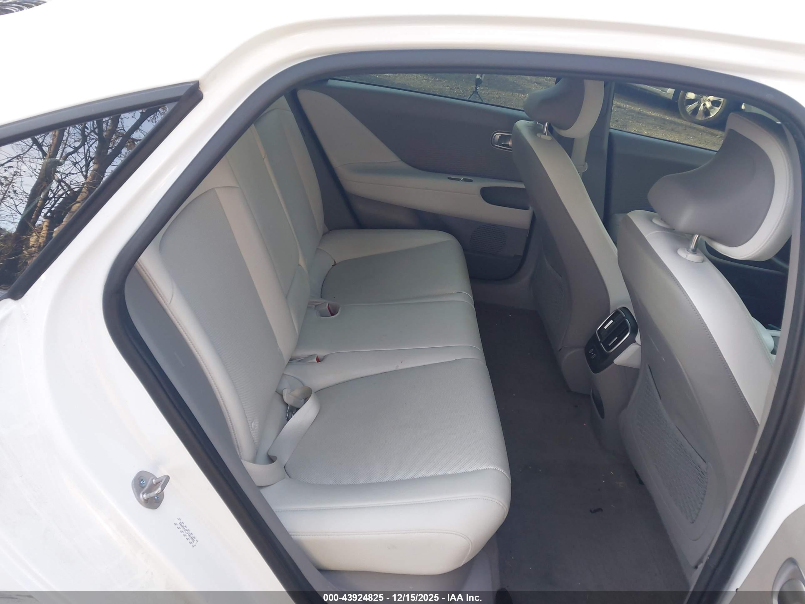 HYUNDAI IONIQ image 8