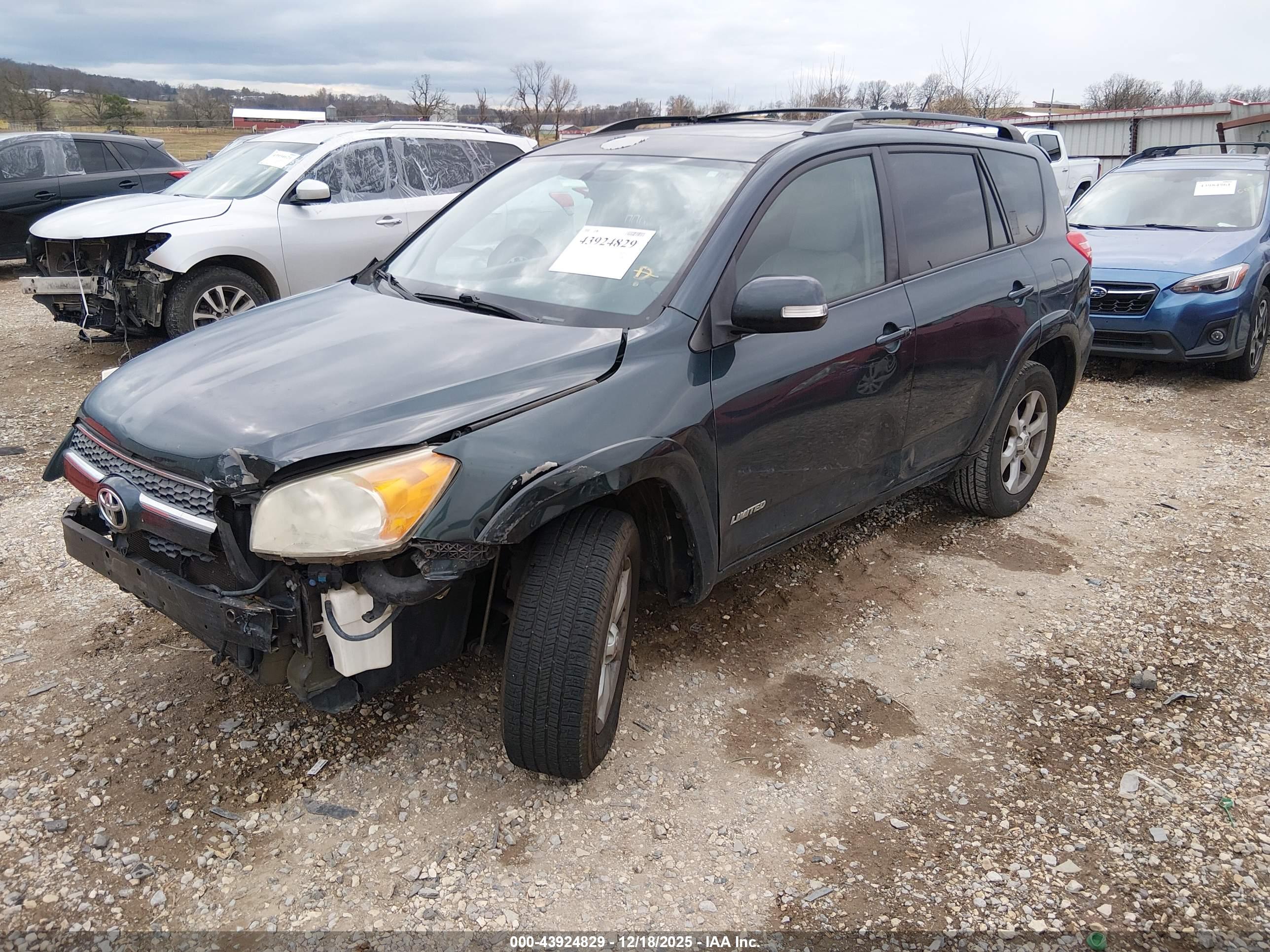 TOYOTA RAV4 image 2
