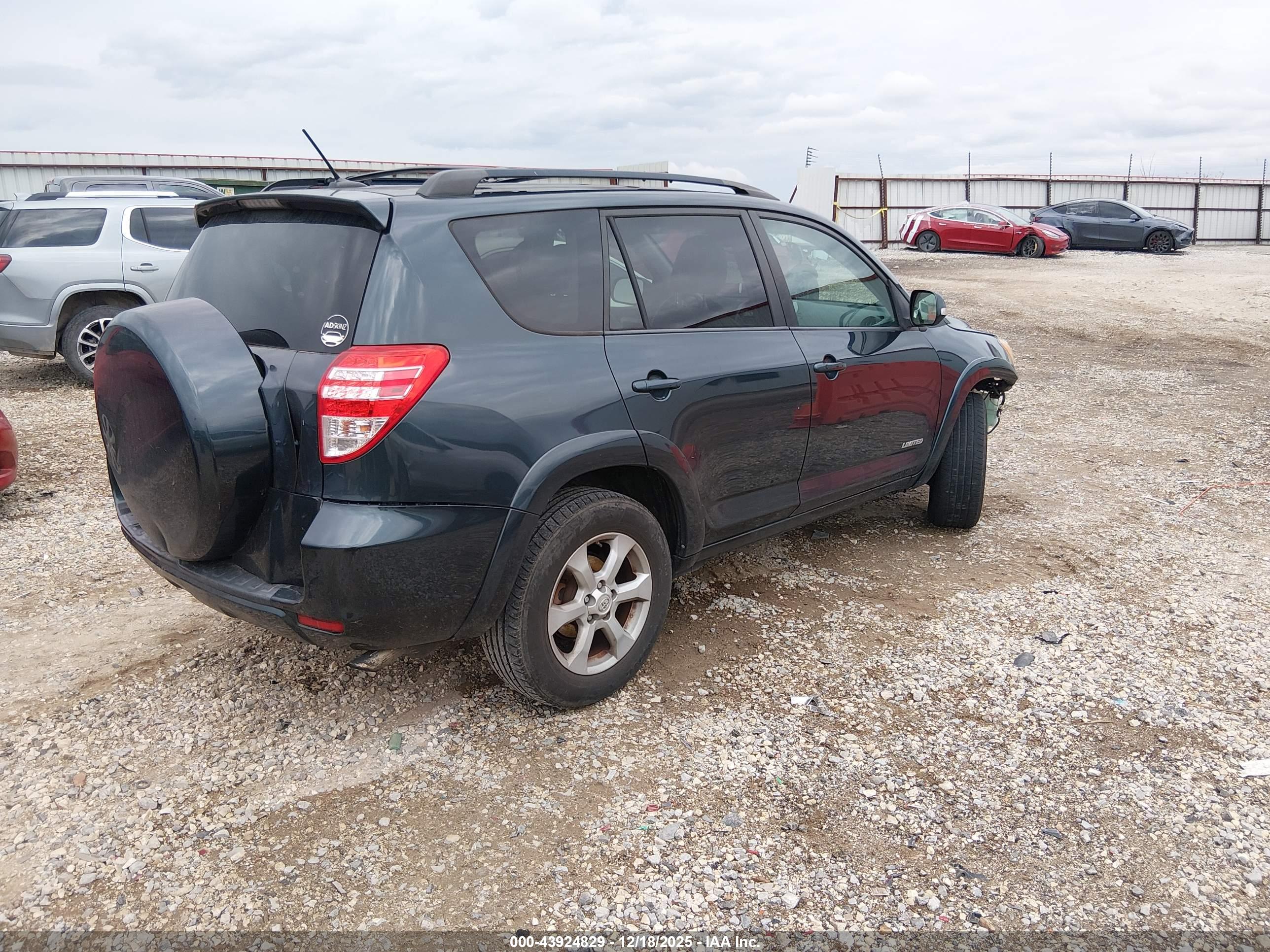 TOYOTA RAV4 image 4