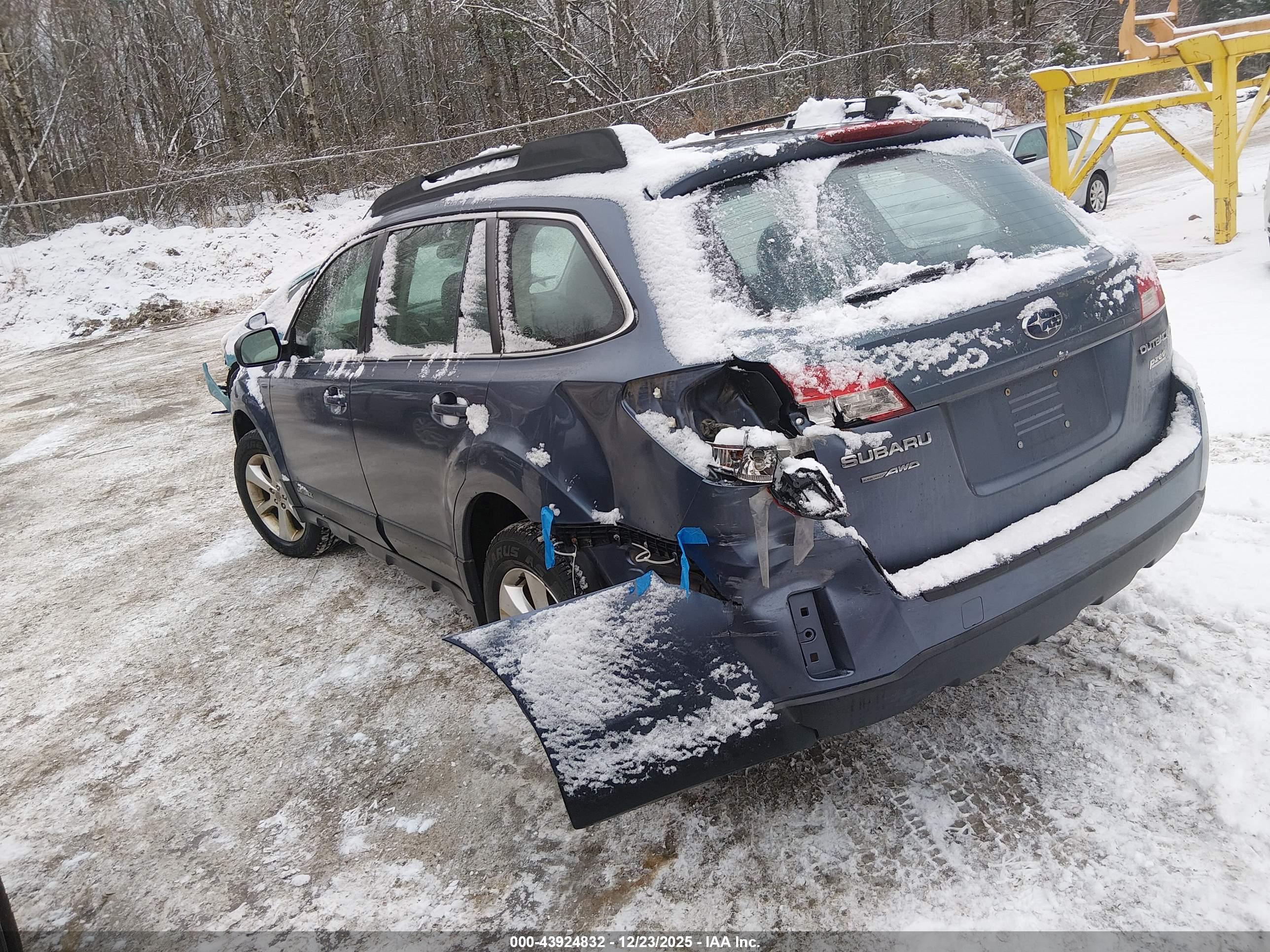 SUBARU OUTBACK image 3