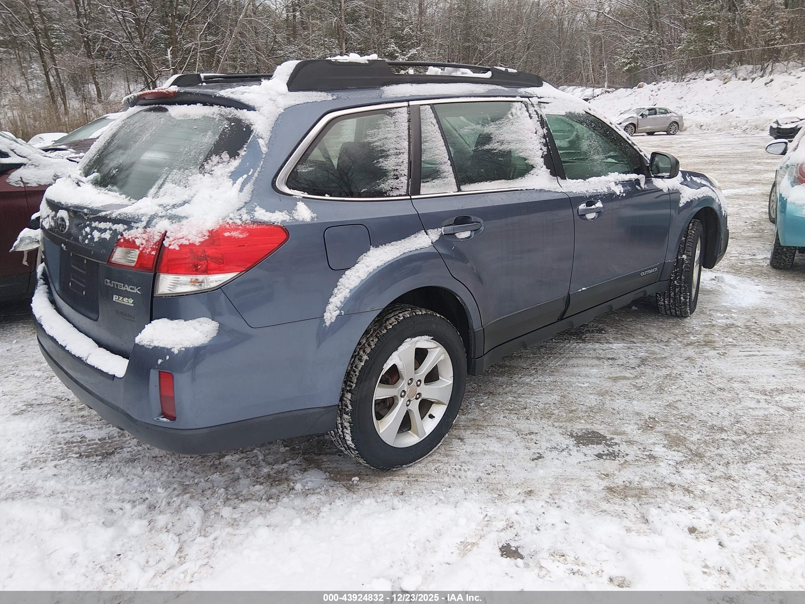 SUBARU OUTBACK image 4