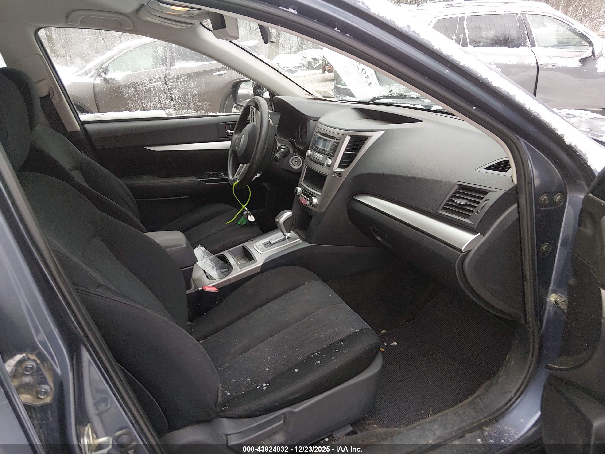 SUBARU OUTBACK image 5