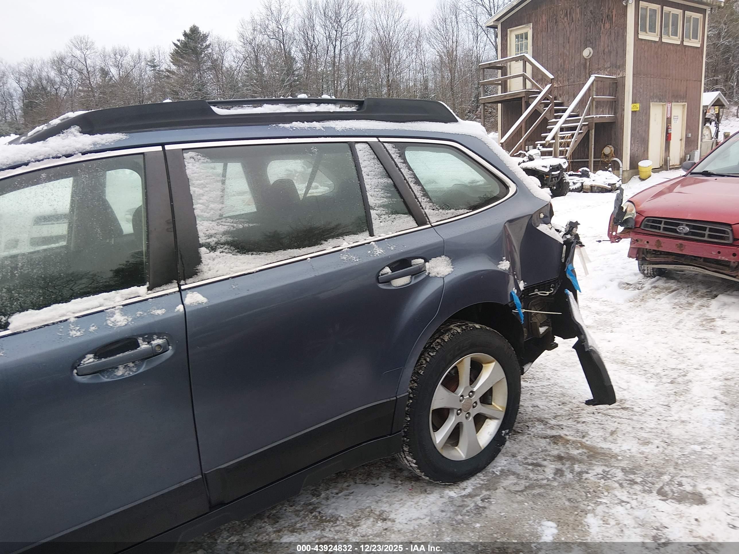SUBARU OUTBACK image 6
