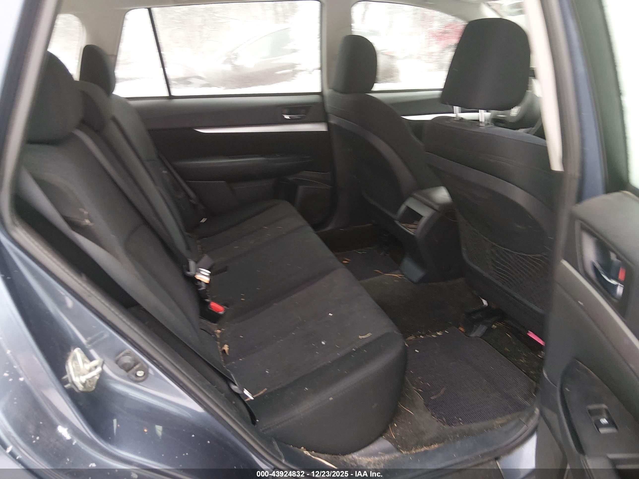 SUBARU OUTBACK image 8