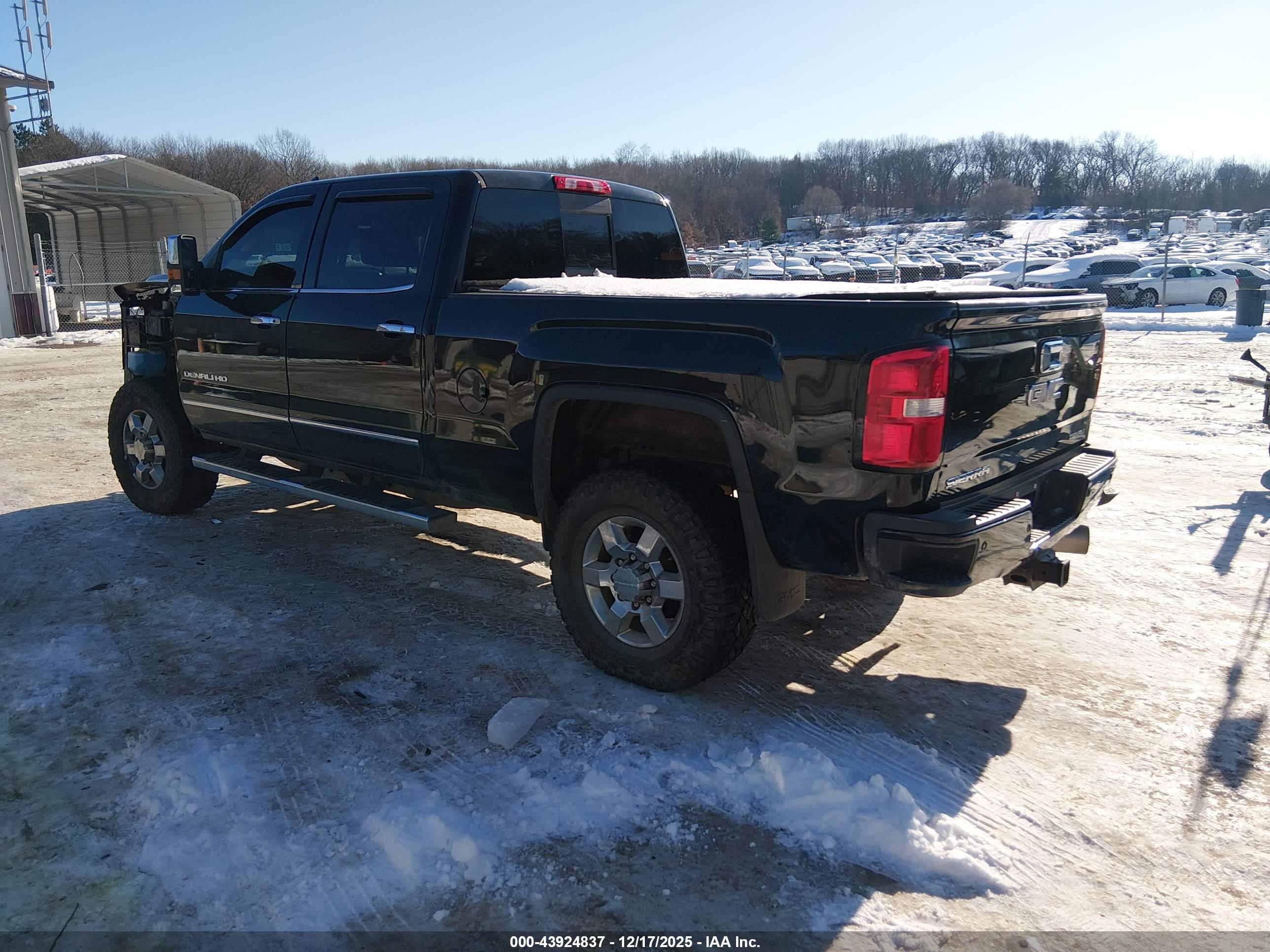 GMC SIERRA image 3