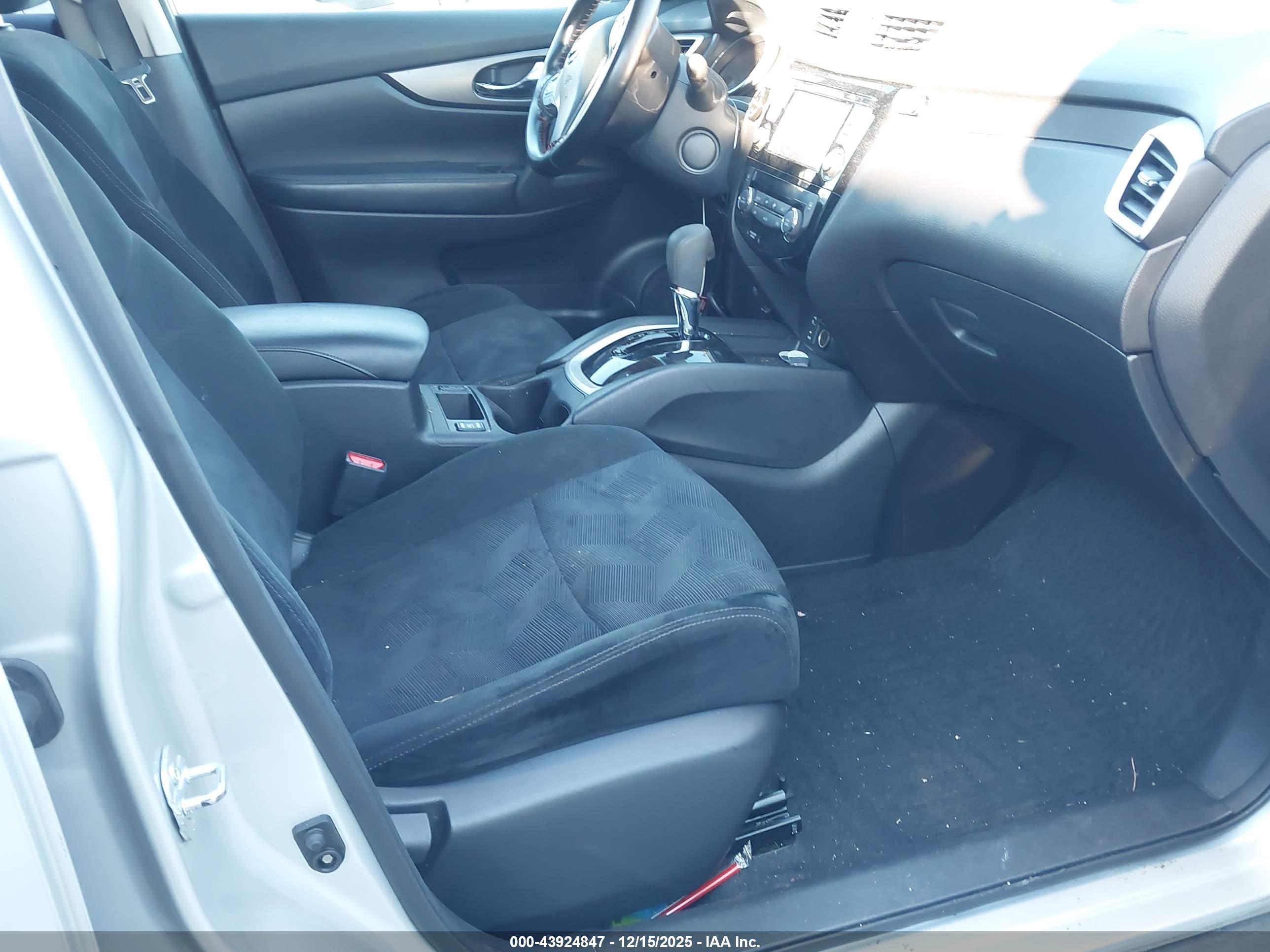 NISSAN ROGUE image 5
