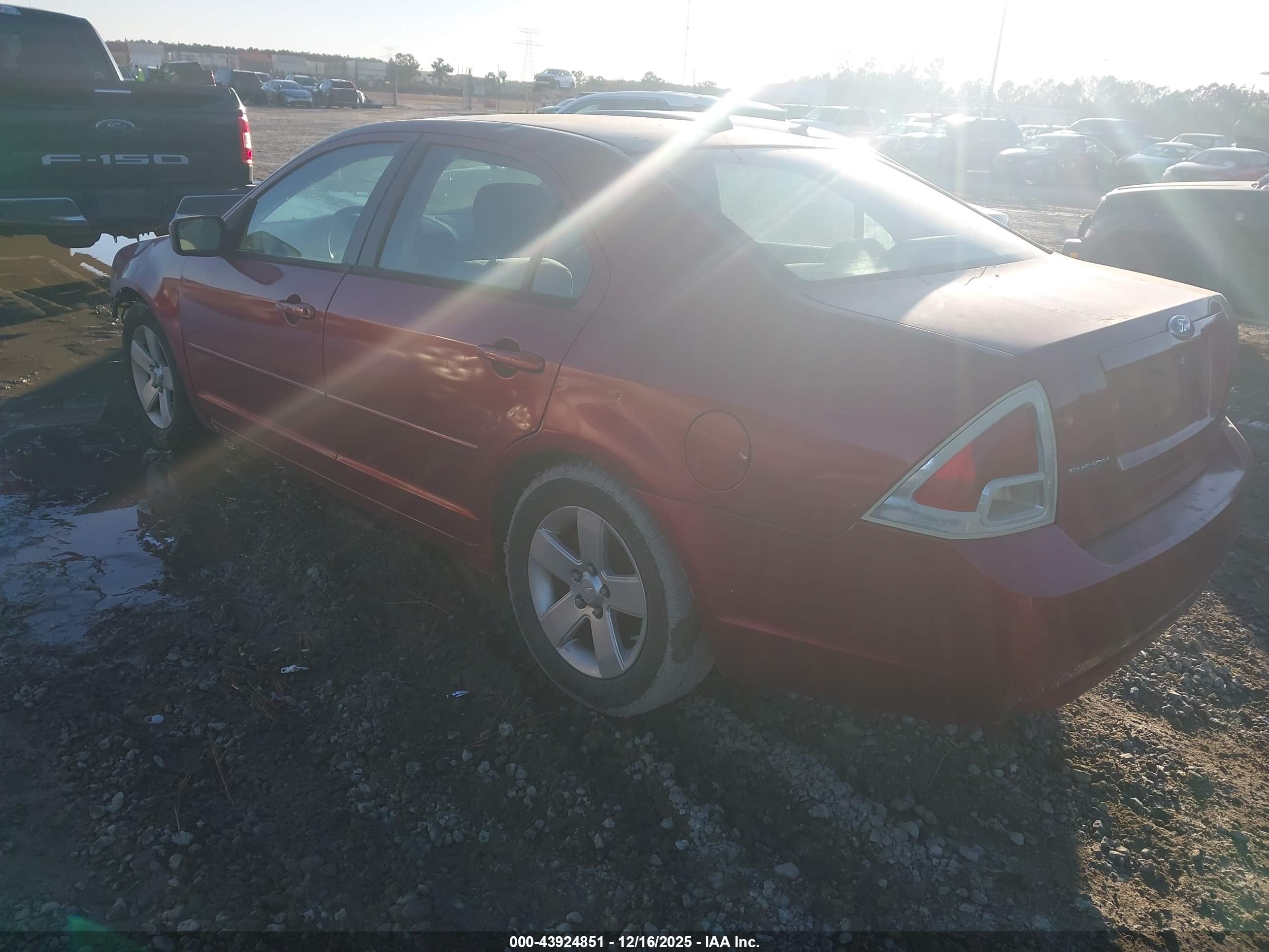 FORD FUSION image 3