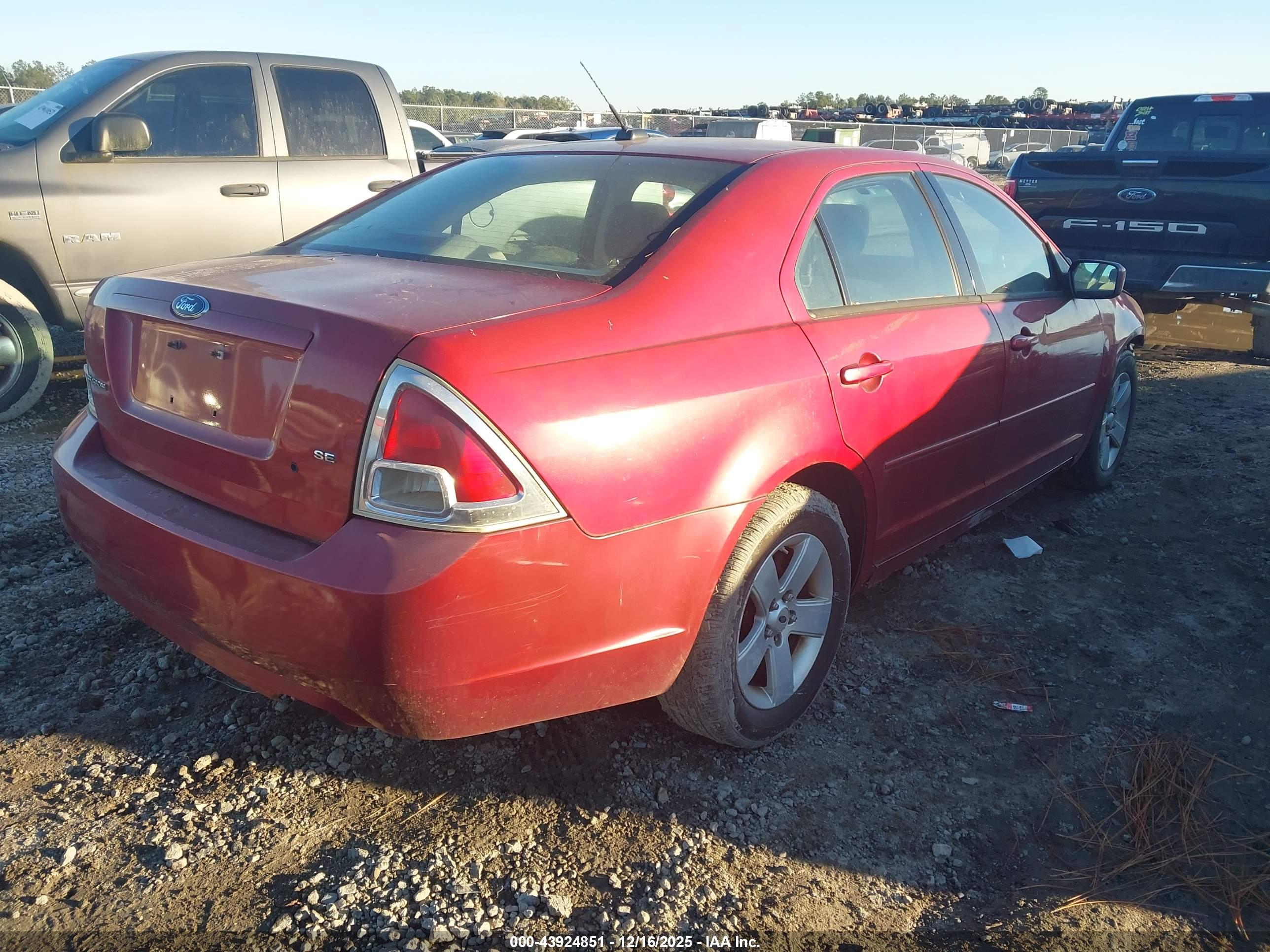 FORD FUSION image 4