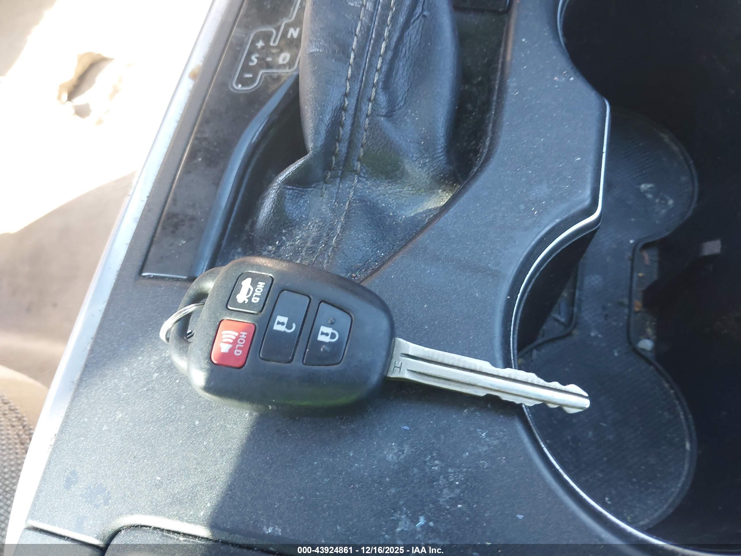 TOYOTA CAMRY image 11