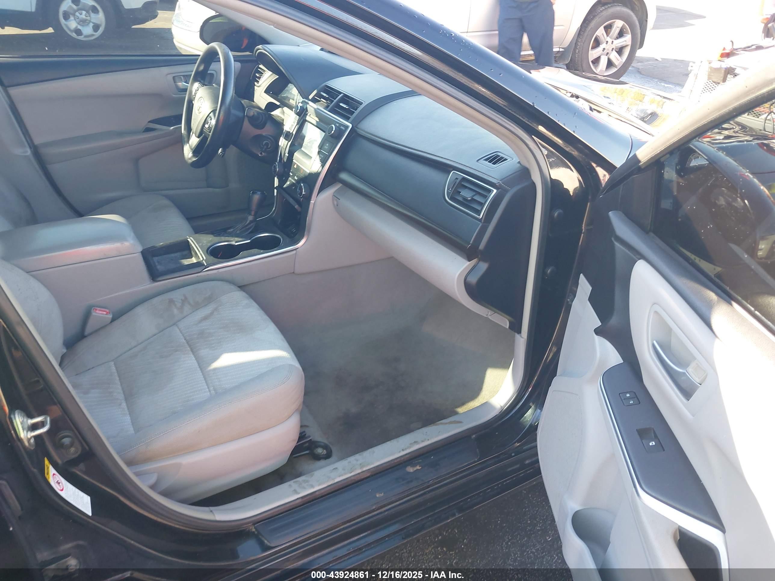 TOYOTA CAMRY image 5