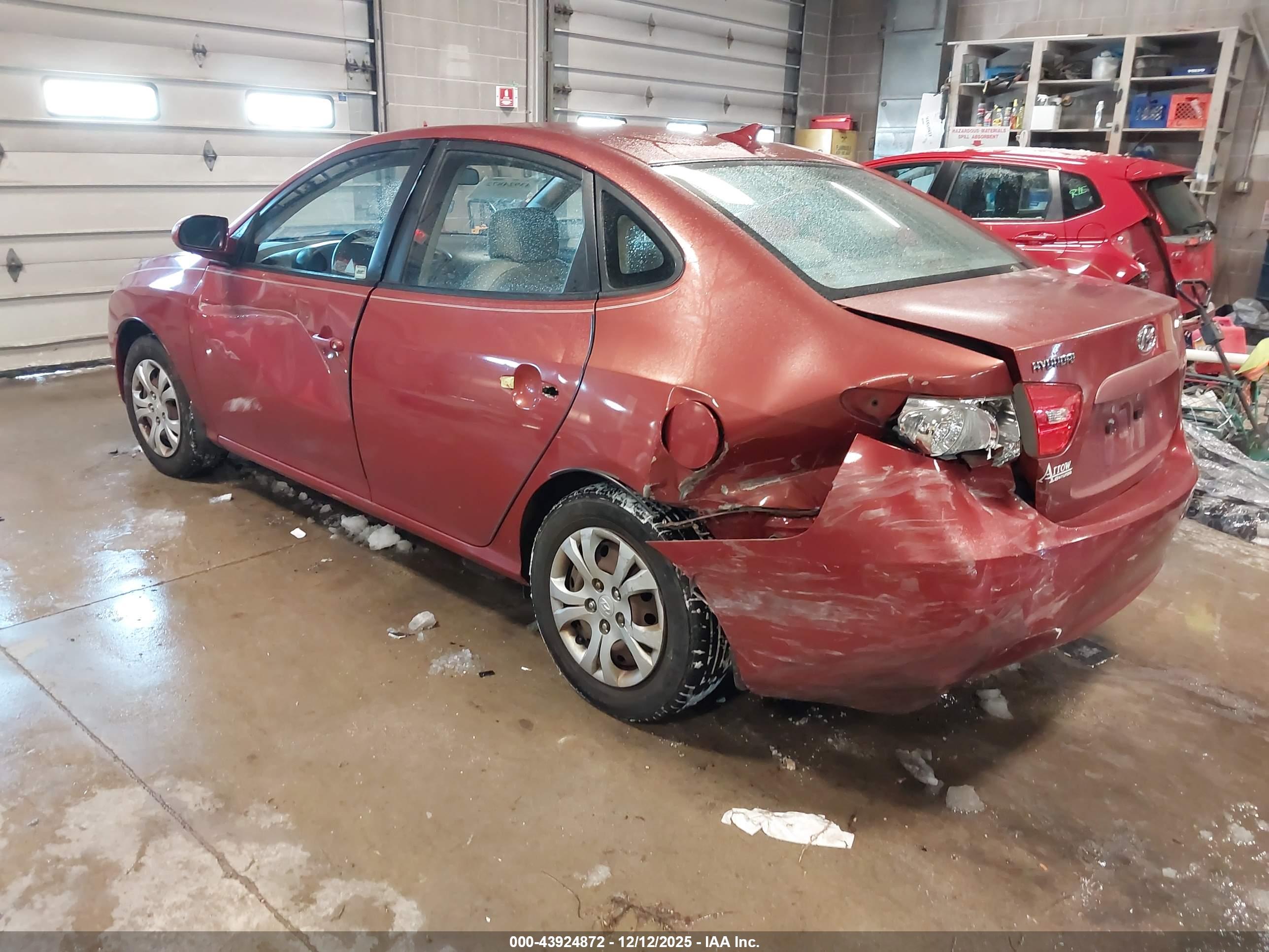 HYUNDAI ELANTRA image 3