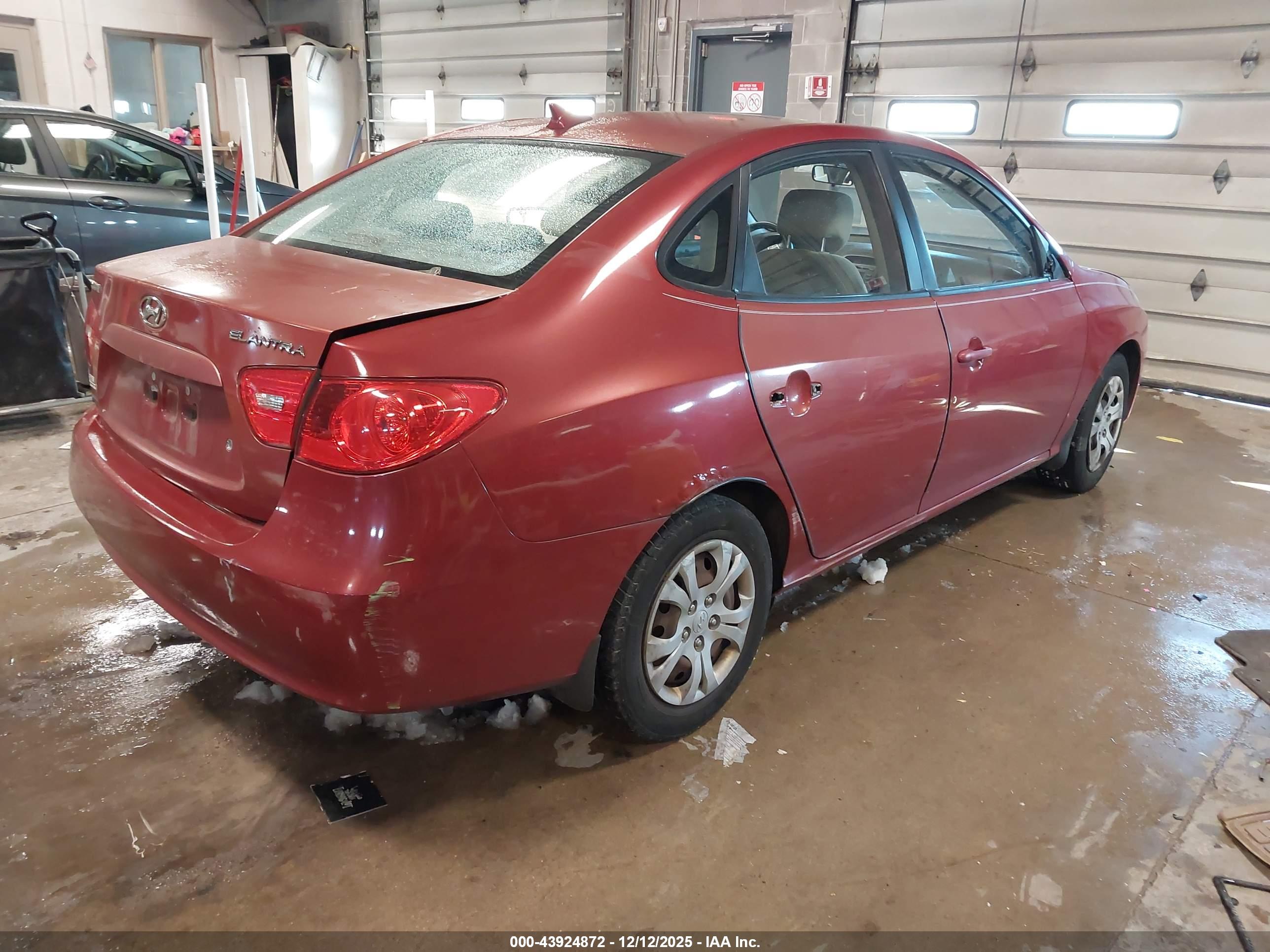 HYUNDAI ELANTRA image 4