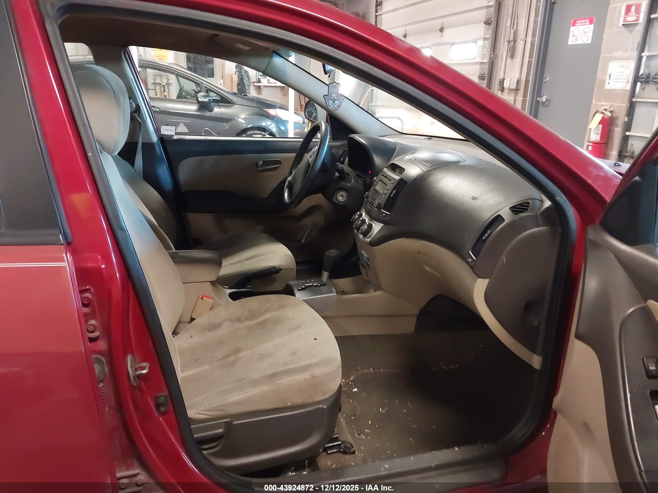 HYUNDAI ELANTRA image 5