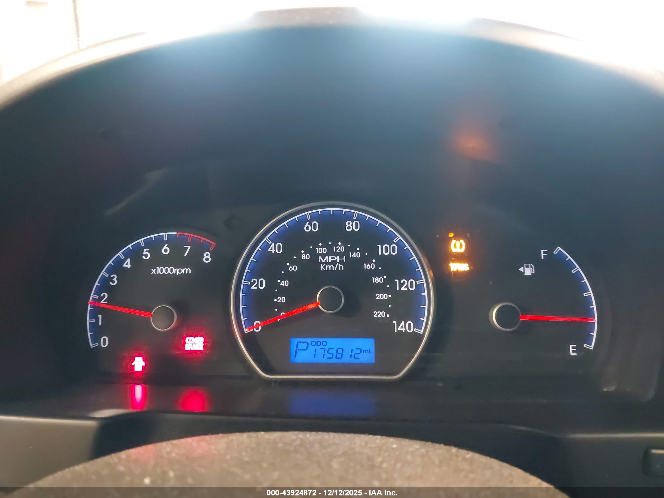 HYUNDAI ELANTRA image 7