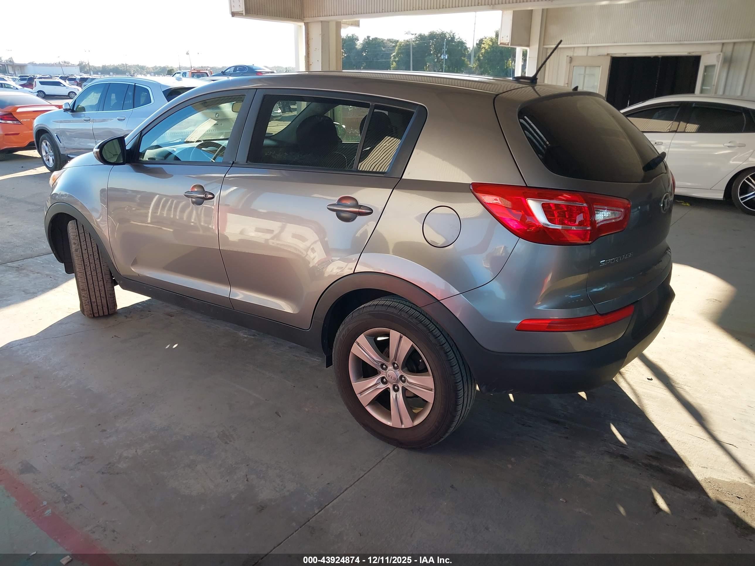 KIA SPORTAGE image 3