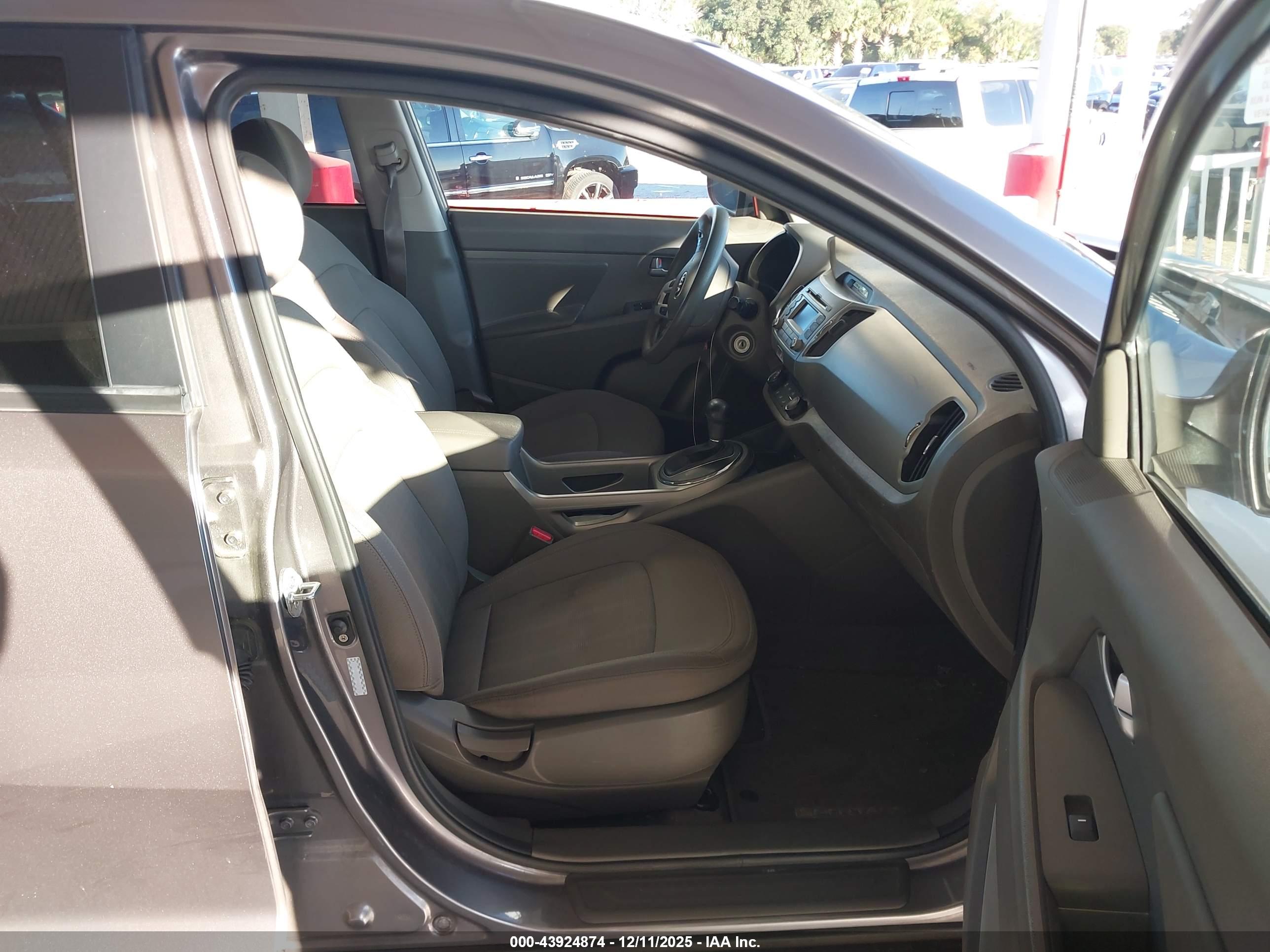 KIA SPORTAGE image 5