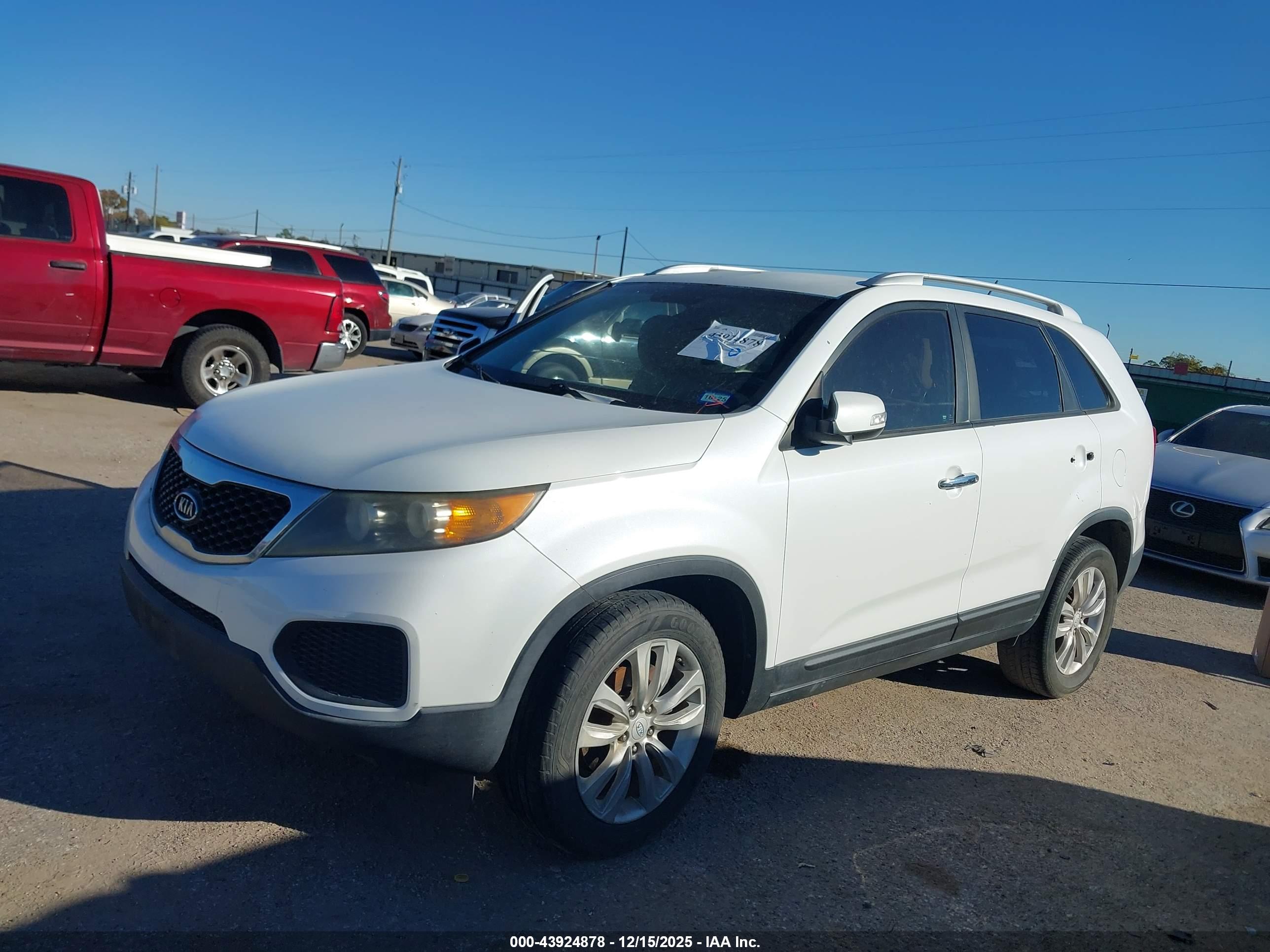KIA SORENTO image 2
