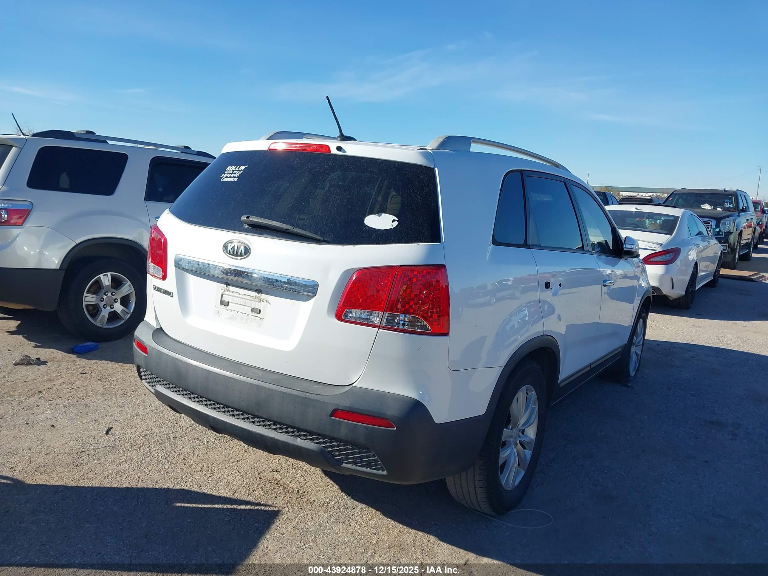 KIA SORENTO image 4