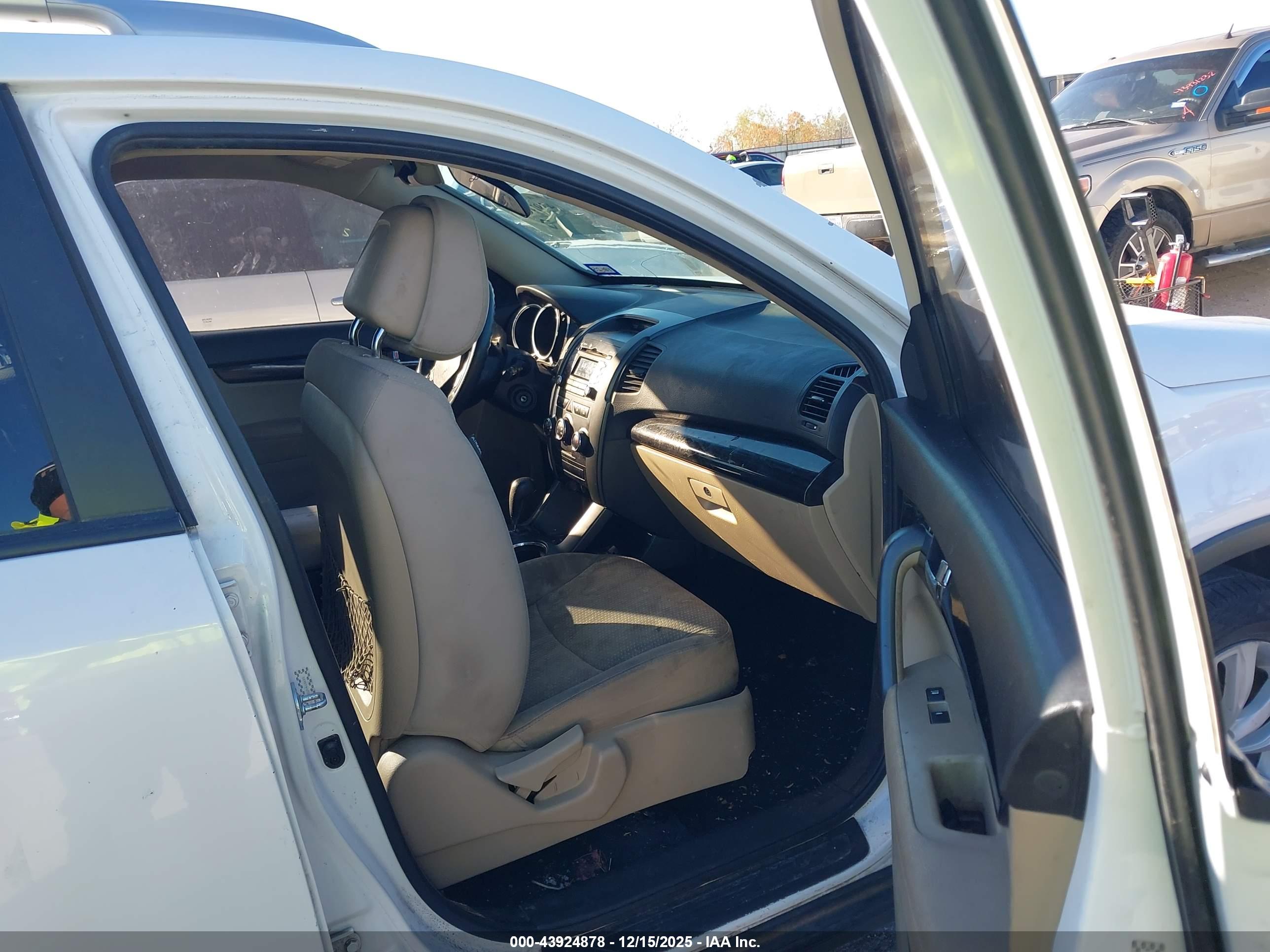 KIA SORENTO image 5