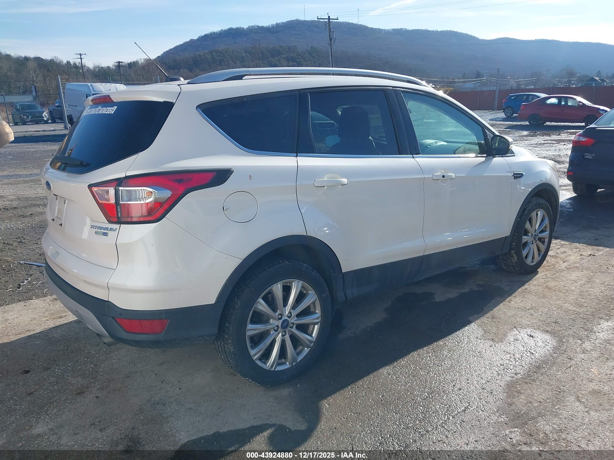 FORD ESCAPE image 4