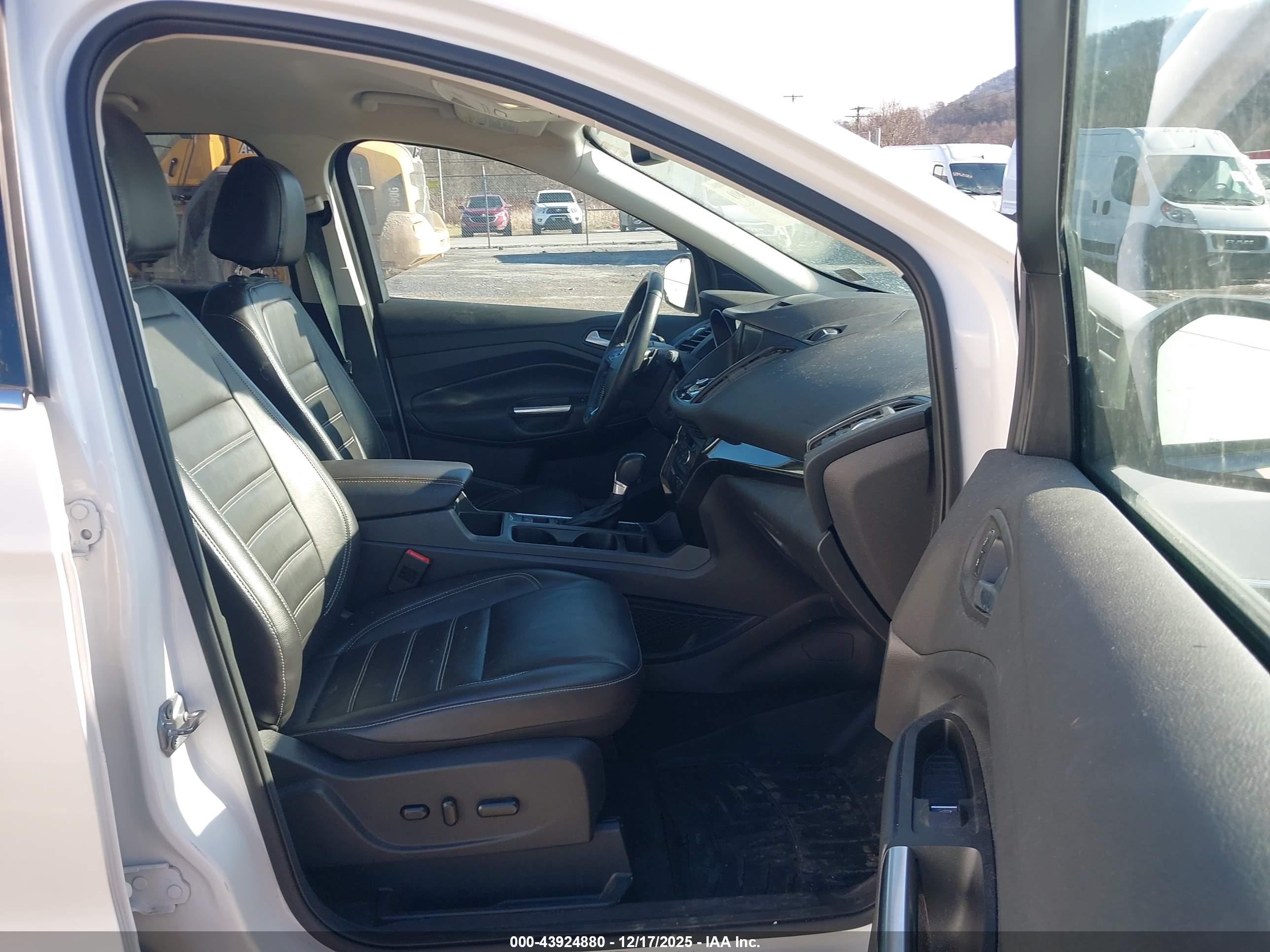 FORD ESCAPE image 5