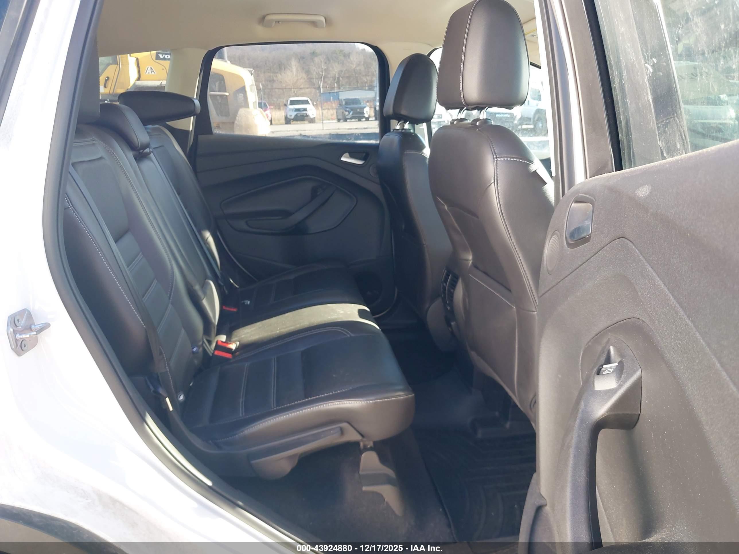 FORD ESCAPE image 8
