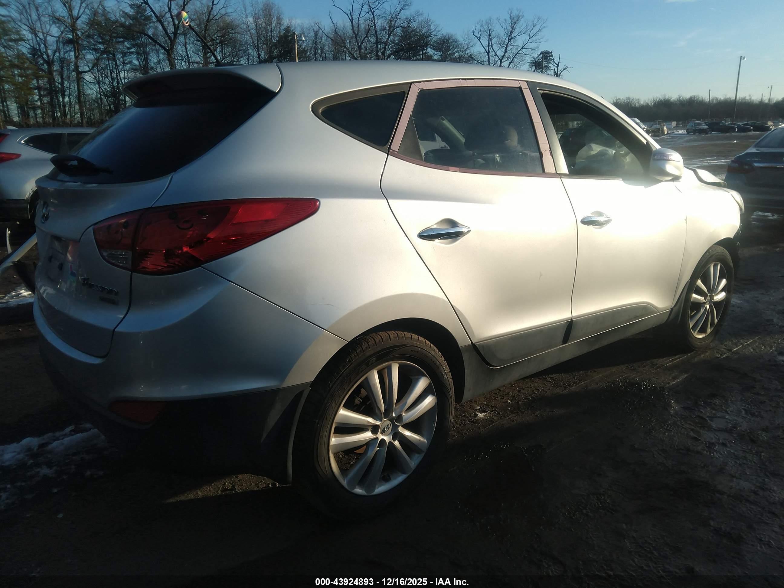HYUNDAI TUCSON image 4