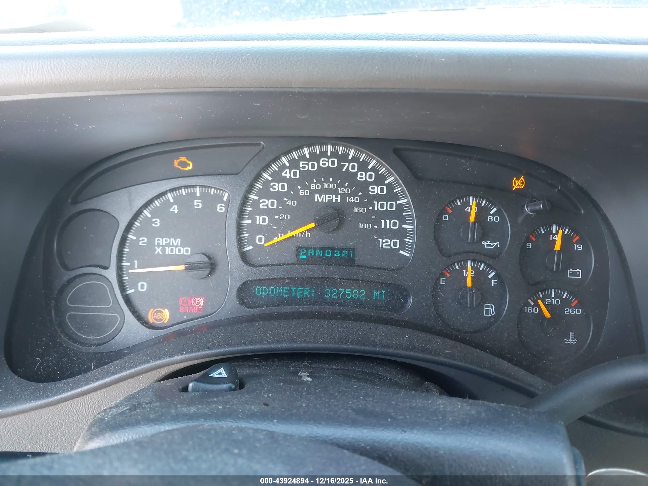 CHEVROLET SUBURBAN image 7
