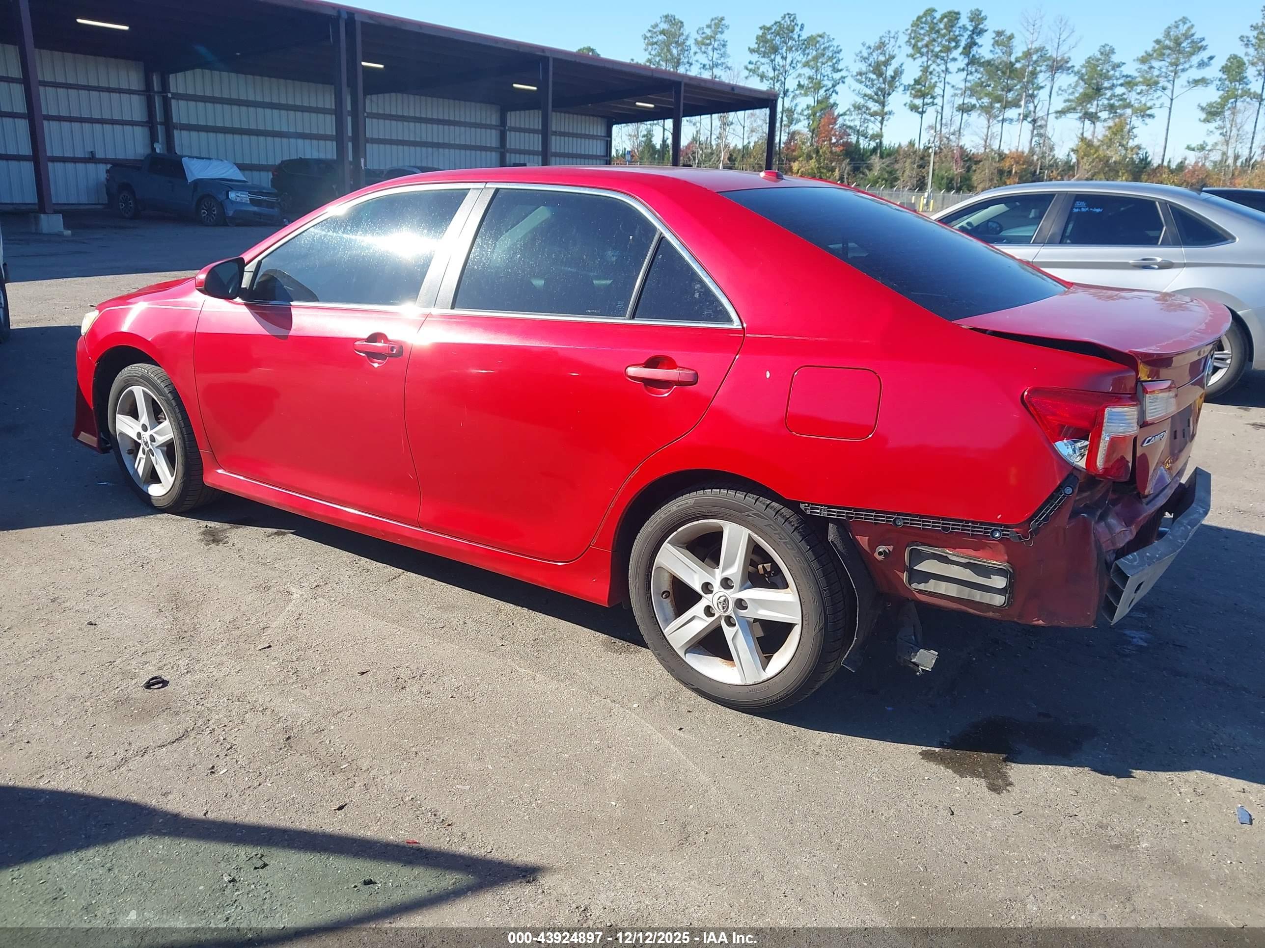 TOYOTA CAMRY image 3