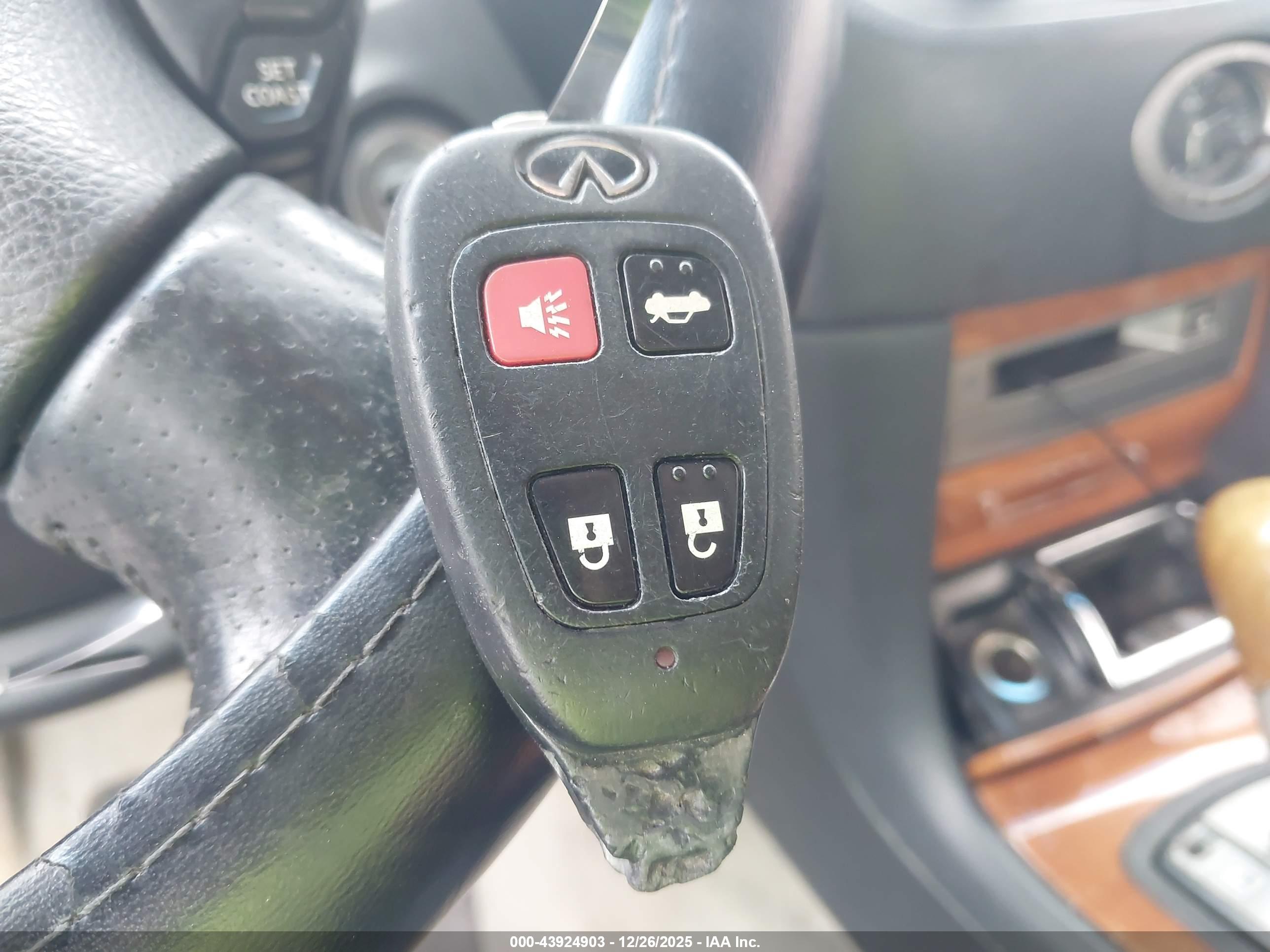 INFINITI M45 image 11