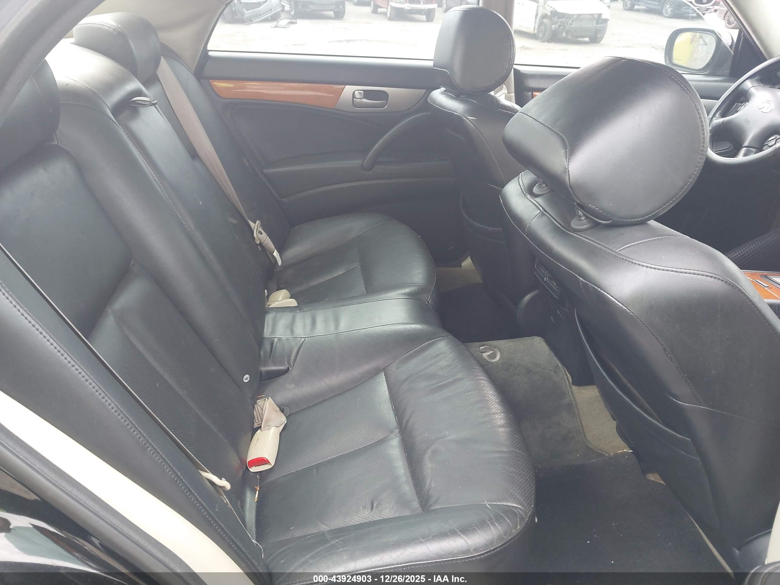 INFINITI M45 image 8
